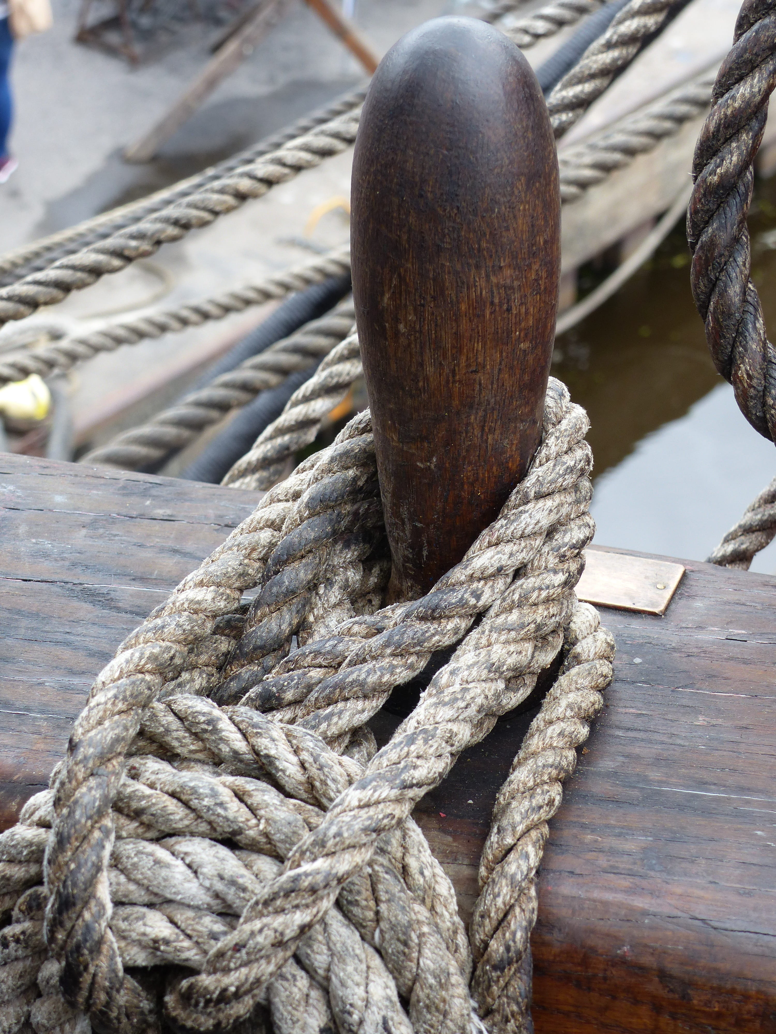 tied up, rusty, close-up, nautical vessel, water, focus on foreground, transportation, outdoors, wood - material, post, Ship, pulley, durability, rope, Phone HD Wallpaper