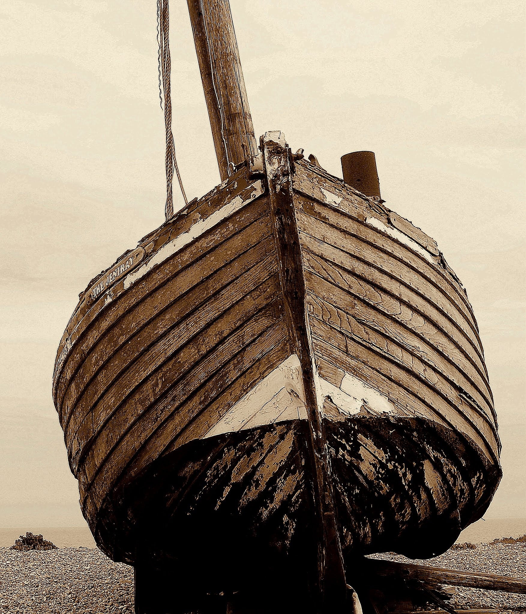 no people, fuel and power generation, low angle view, 1080P, built structure, water, stern, rusty, wooden post, metal, wood, pole, rope, boat, sky, land, Phone HD Wallpaper