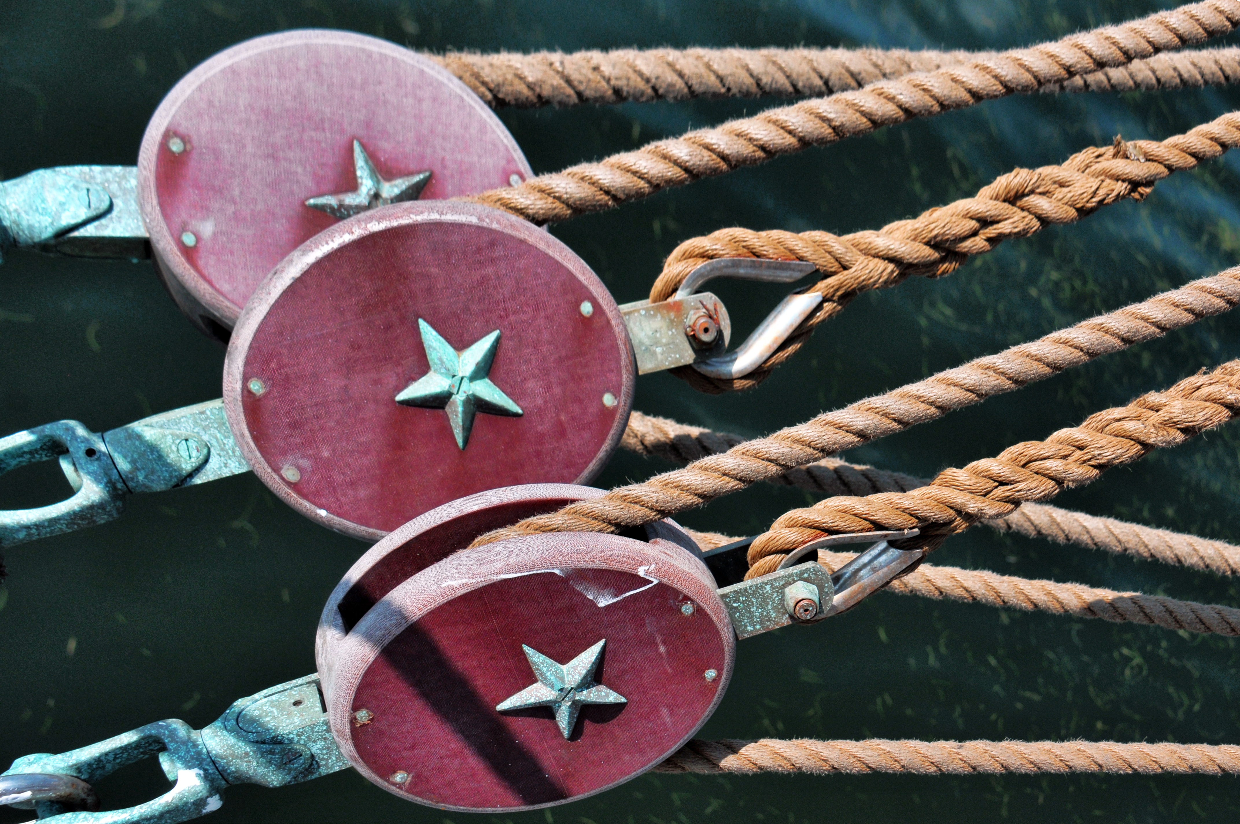 focus on foreground, star shape, shape, red, three, rig, rigging, 4K, tall ships, harness, nature, cable, wheel, pattern, transportation, historic ships, HD Wallpaper