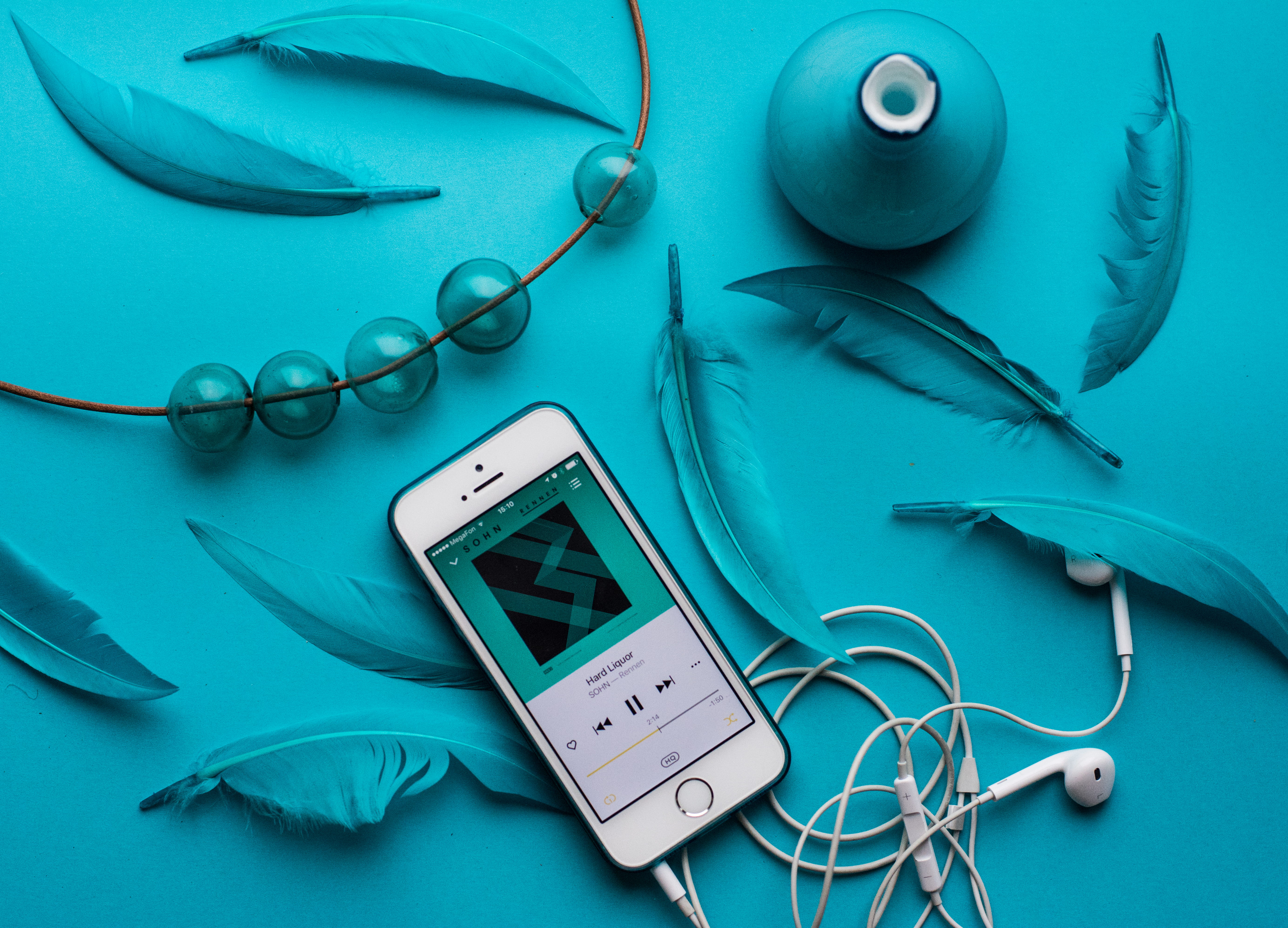 earpods, mobile phone, communication, colored background, indoors, wireless technology, care, healthcare and medicine, studio shot, expertise, feathers, HD Wallpaper