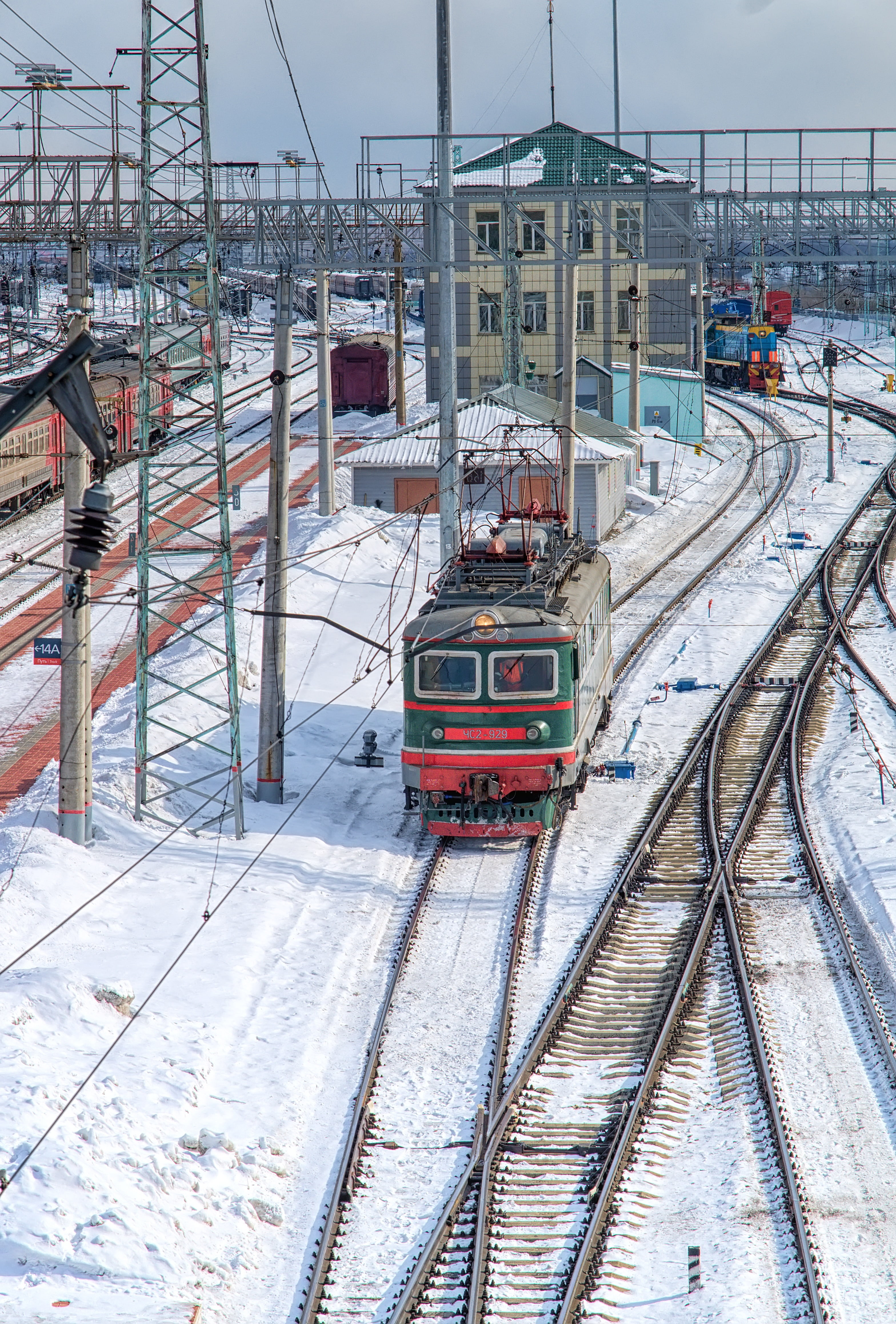 cable car, locomotive, rails, railroad station, railroad track, road, transportation, cable, day, winter, train, no people, train - vehicle, high angle view, Phone HD Wallpaper