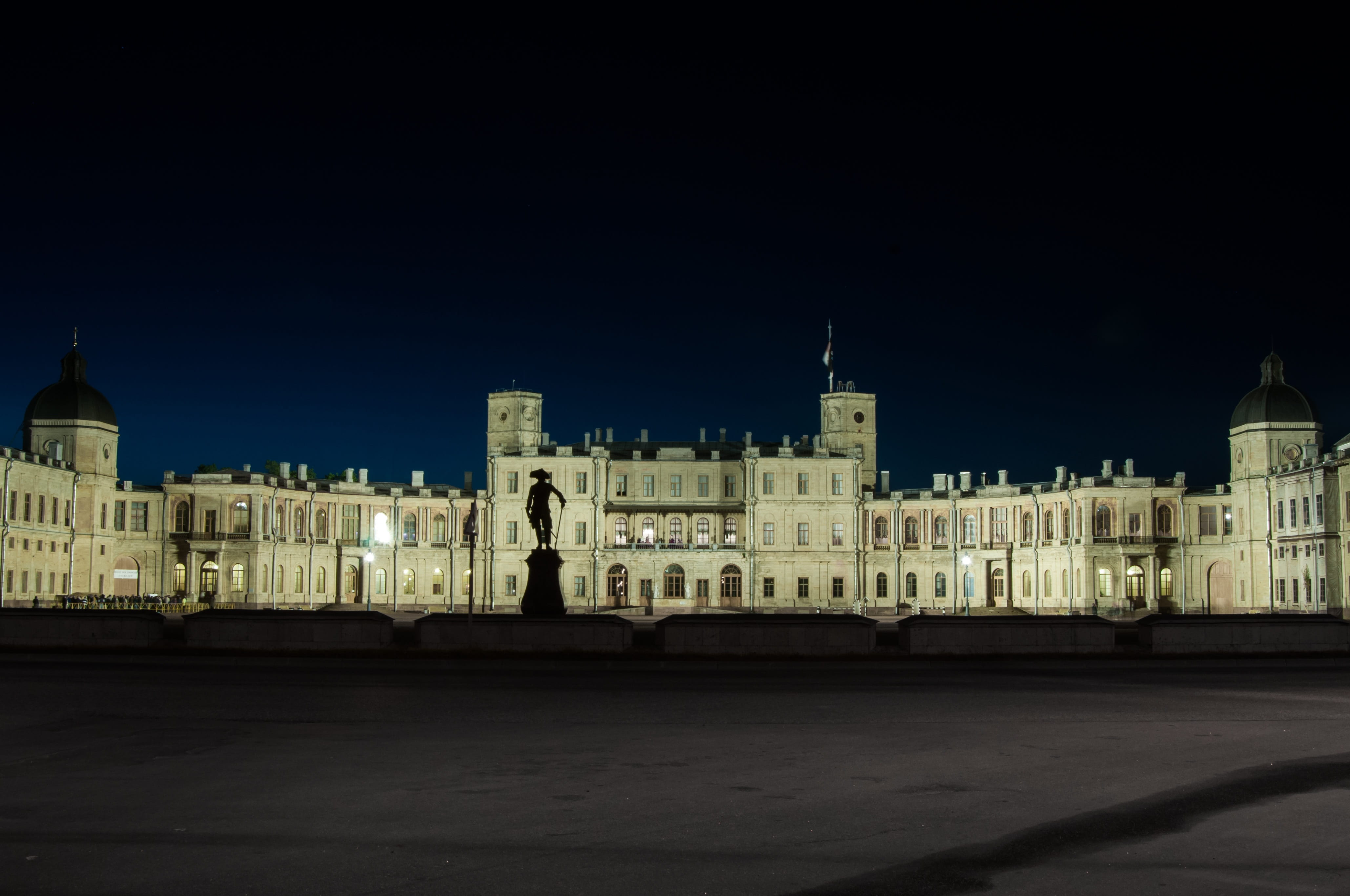 sculpture, architecture, no people, building, 4K, copy space, government, gothic style, the past, illuminated, nature, building exterior, spire, historical, HD Wallpaper