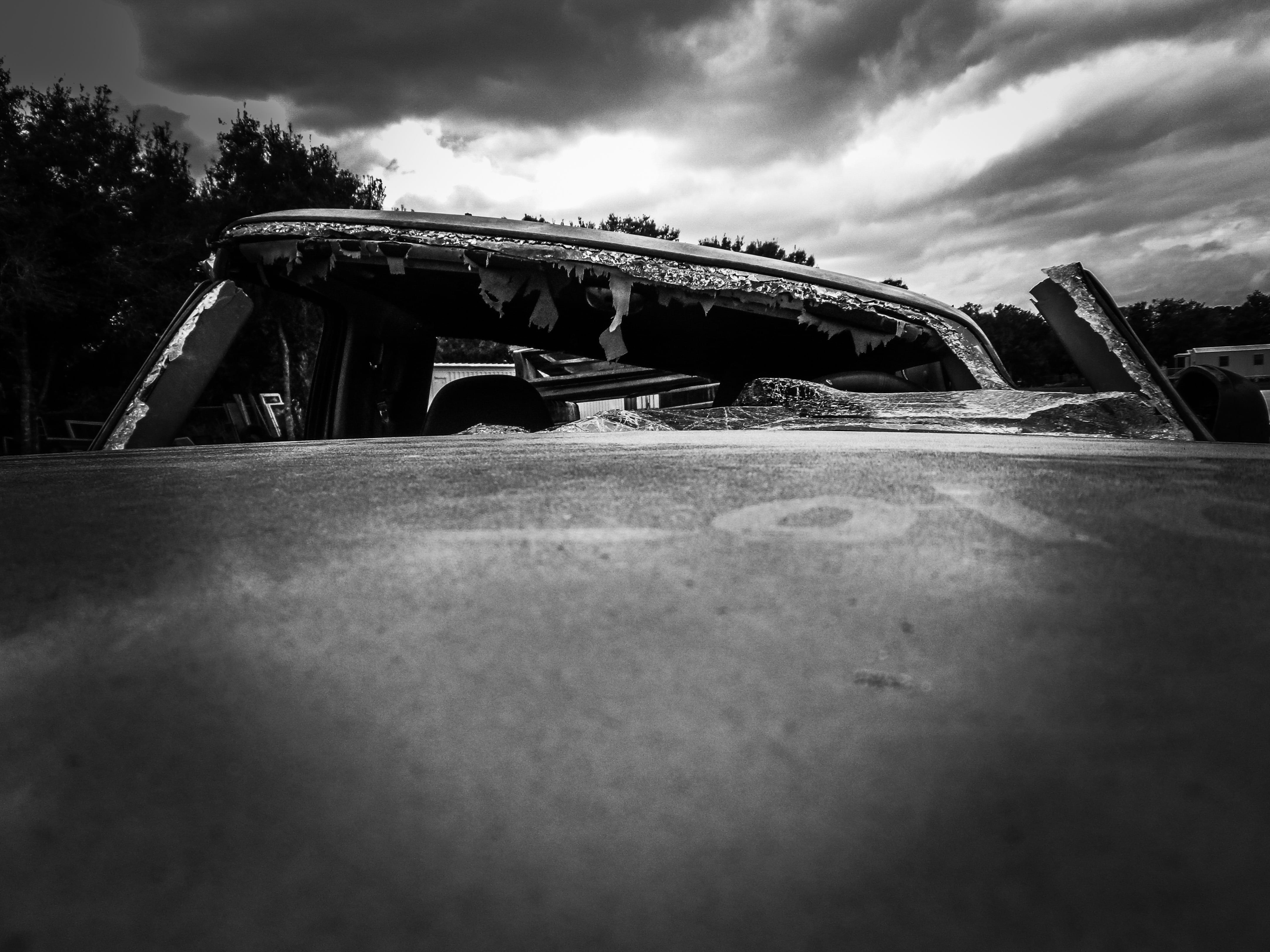 bad, bridge - man made structure, built structure, the way forward, bad luck, accident, vehicles, smashup, outdoors, auto, transportation, arch, car, cloud - sky, HD Wallpaper