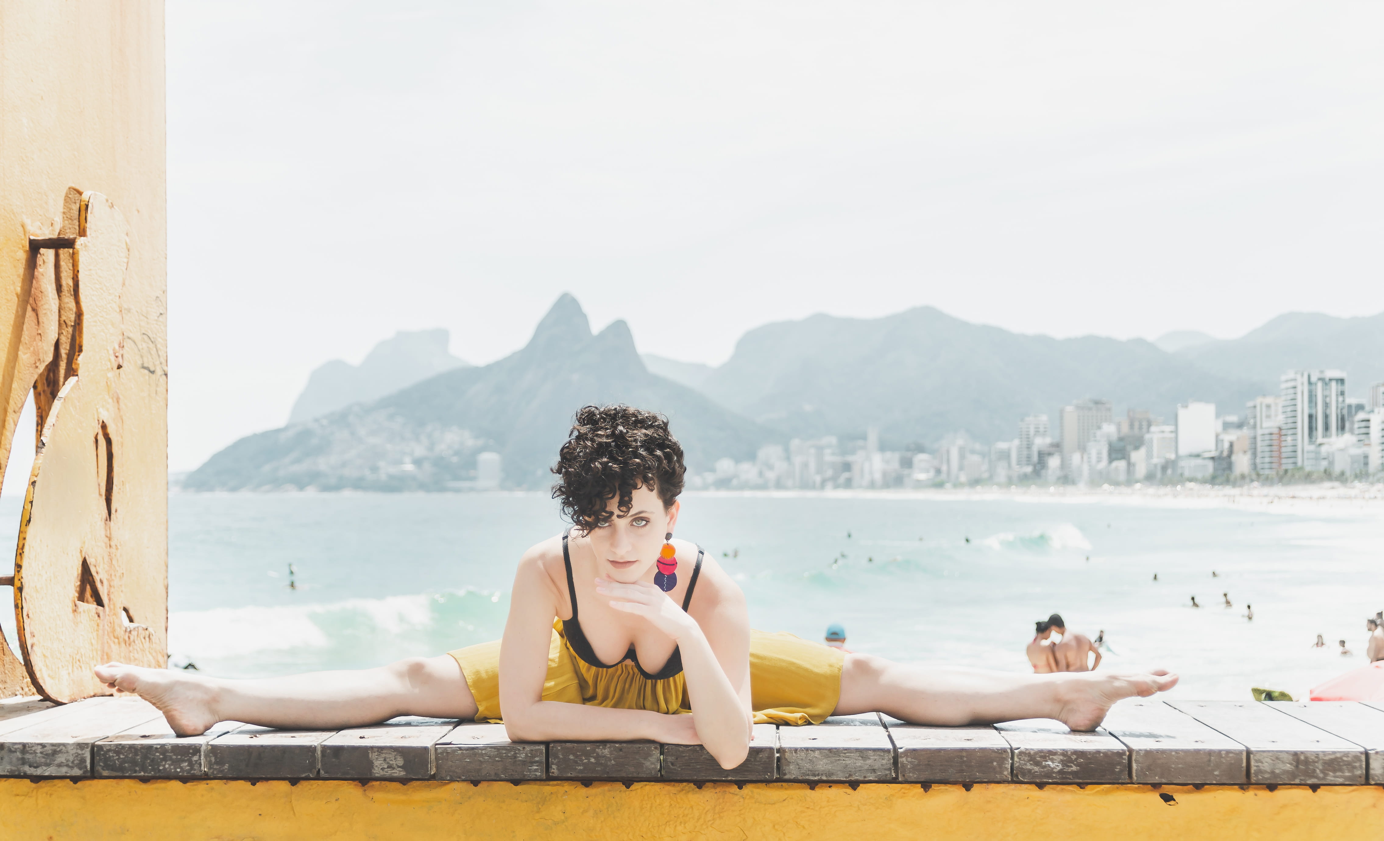 architecture, near, building exterior, sol, adult, rj, sitting, women, day, lying down, mulher, ballet, young women, nikon, outdoors, mar, body, riodejaneiro, HD Wallpaper