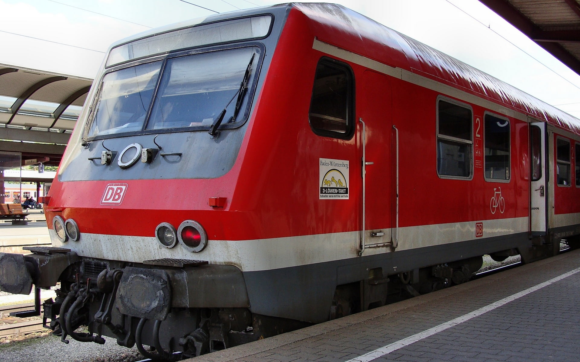 rail transportation, wittenberg head, railroad station platform, hbf ulm, day, mode of transportation, 1080P, passenger train, no people, railroad station, HD Wallpaper