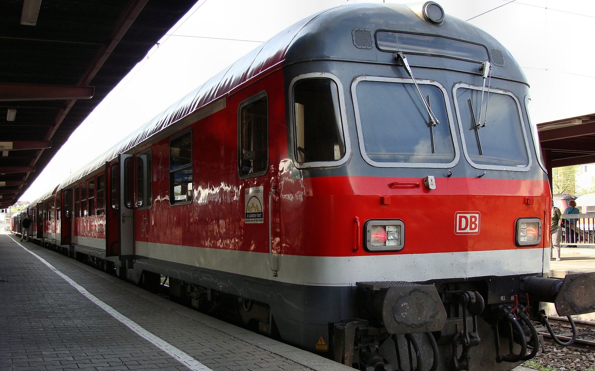 motion, public transportation, window, mode of transportation, red, regional train, railroad car, railroad Station Platform, track, mode of Transport, built structure, HD Wallpaper