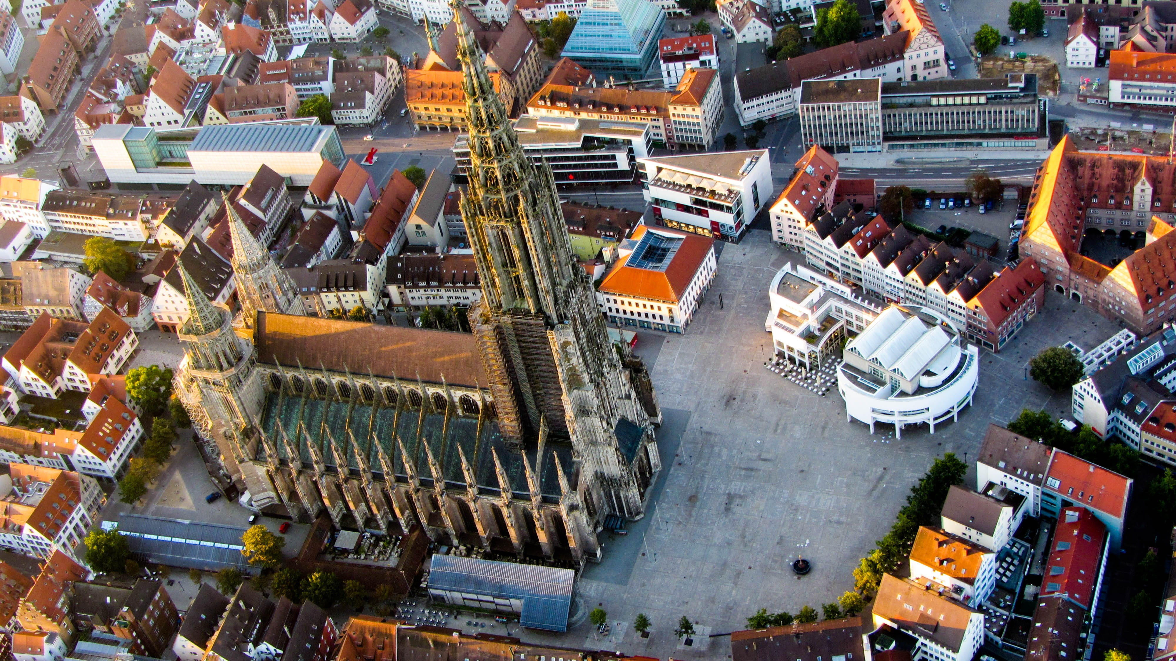 photography, high angle view, tower, daytime, crowd, church, building exterior, ulm, sun, large group of people, christian, Münster, 4K, building, crowded, HD Wallpaper