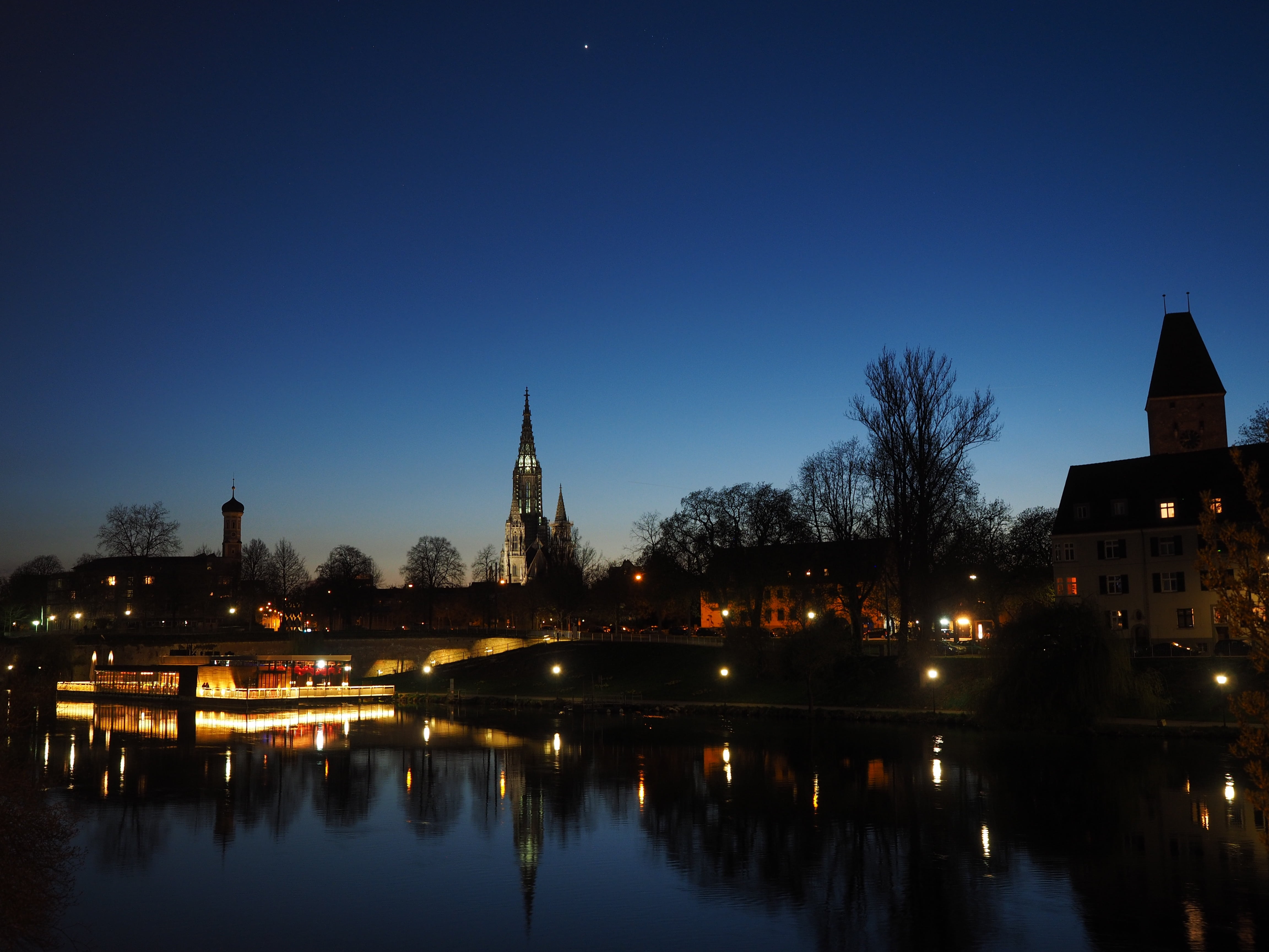 4K, sky, river, bank, spire, romantic, münster, reflection, lights, venus, water, tree, clear sky, boat house, ulm, building exterior, blue, evening, city, HD Wallpaper