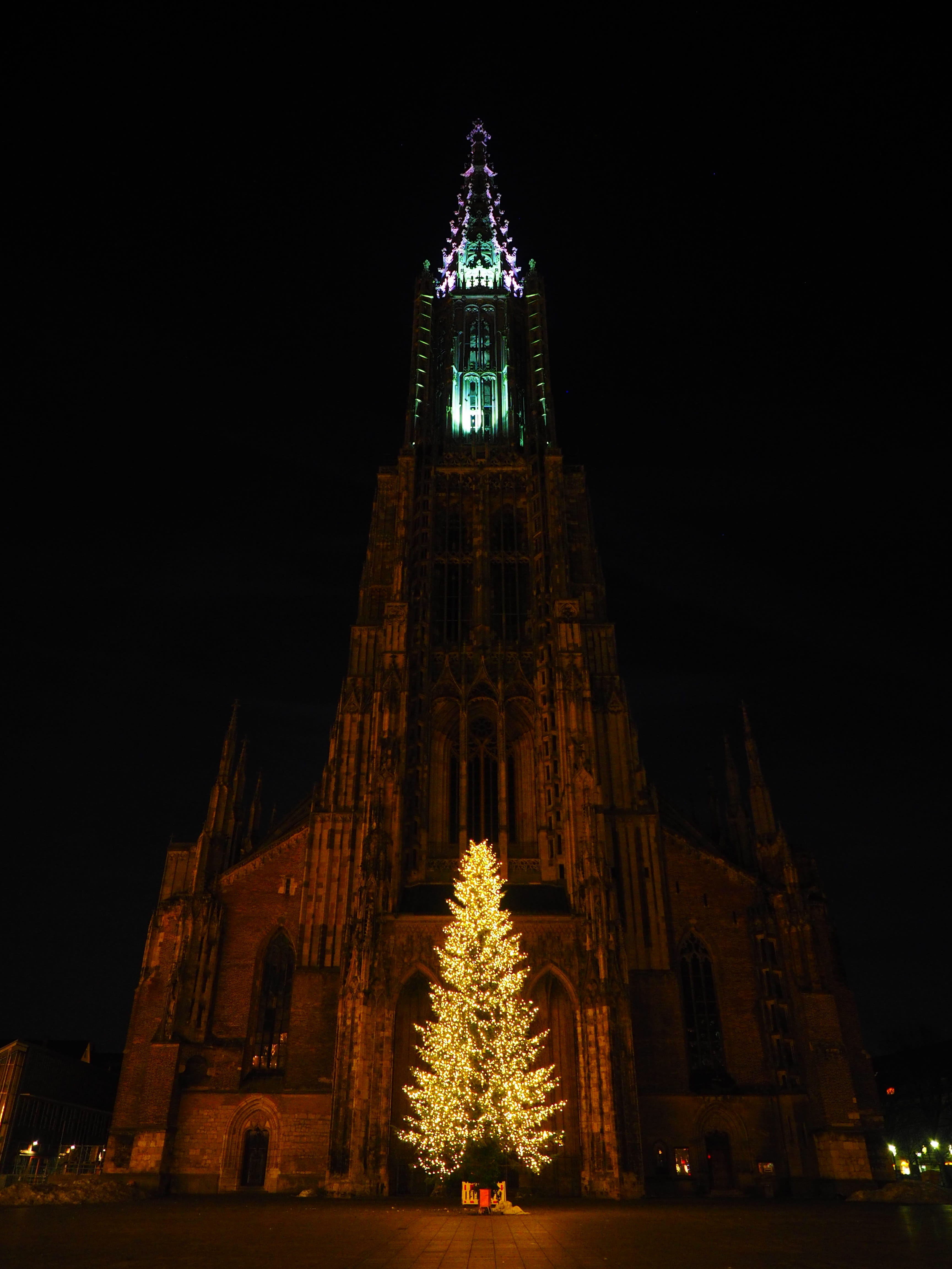 tower, built structure, church, Münster, ulm cathedral, famous Place, 4K, christmas tree, no people, christmas ornament, architecture, lamps, building exterior, Phone HD Wallpaper