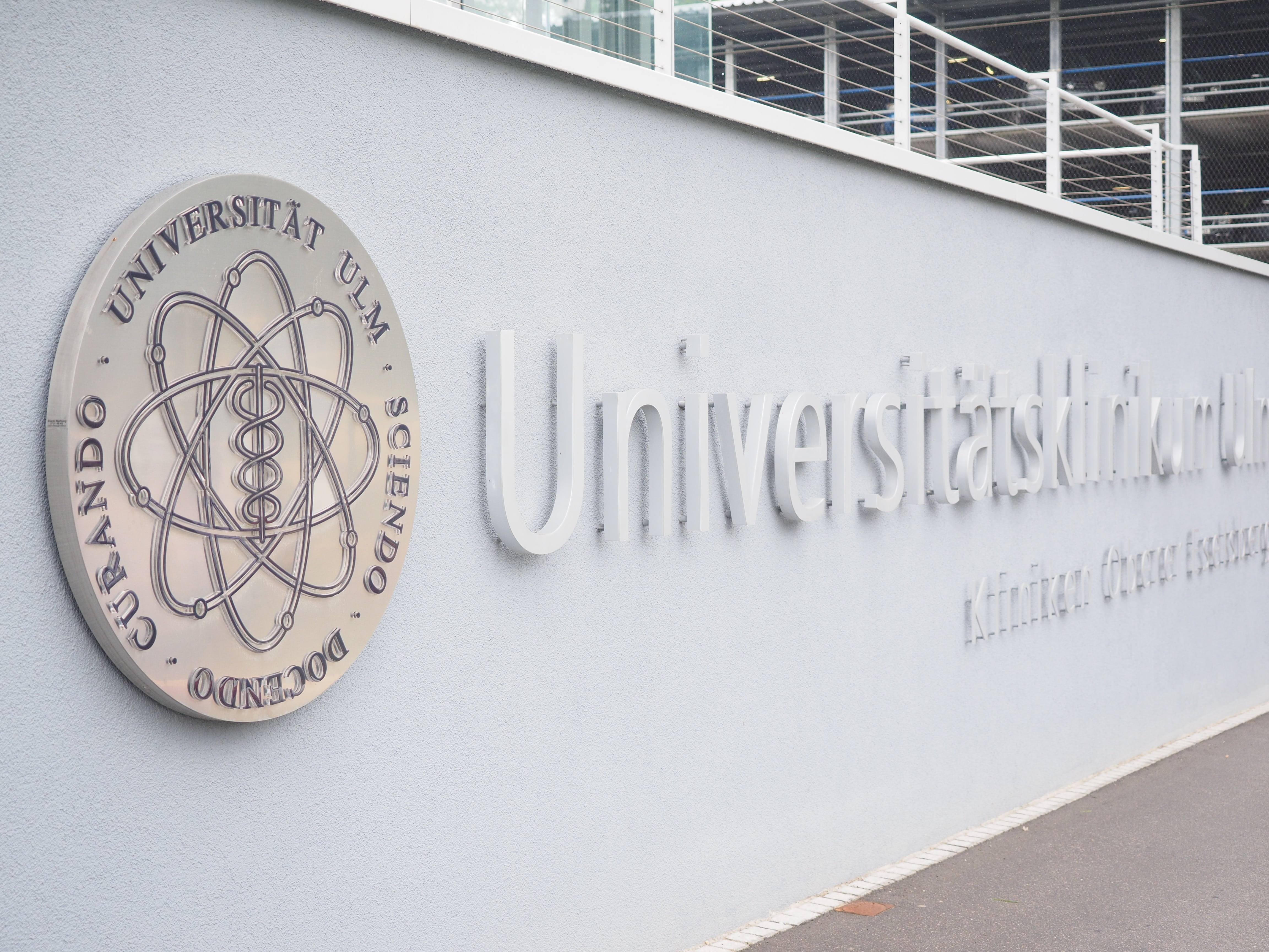4K, script, craft, figurative mark, western script, clock, gray, universitätsklinikum ulm, communication, built structure, wall - building feature, art and craft, HD Wallpaper