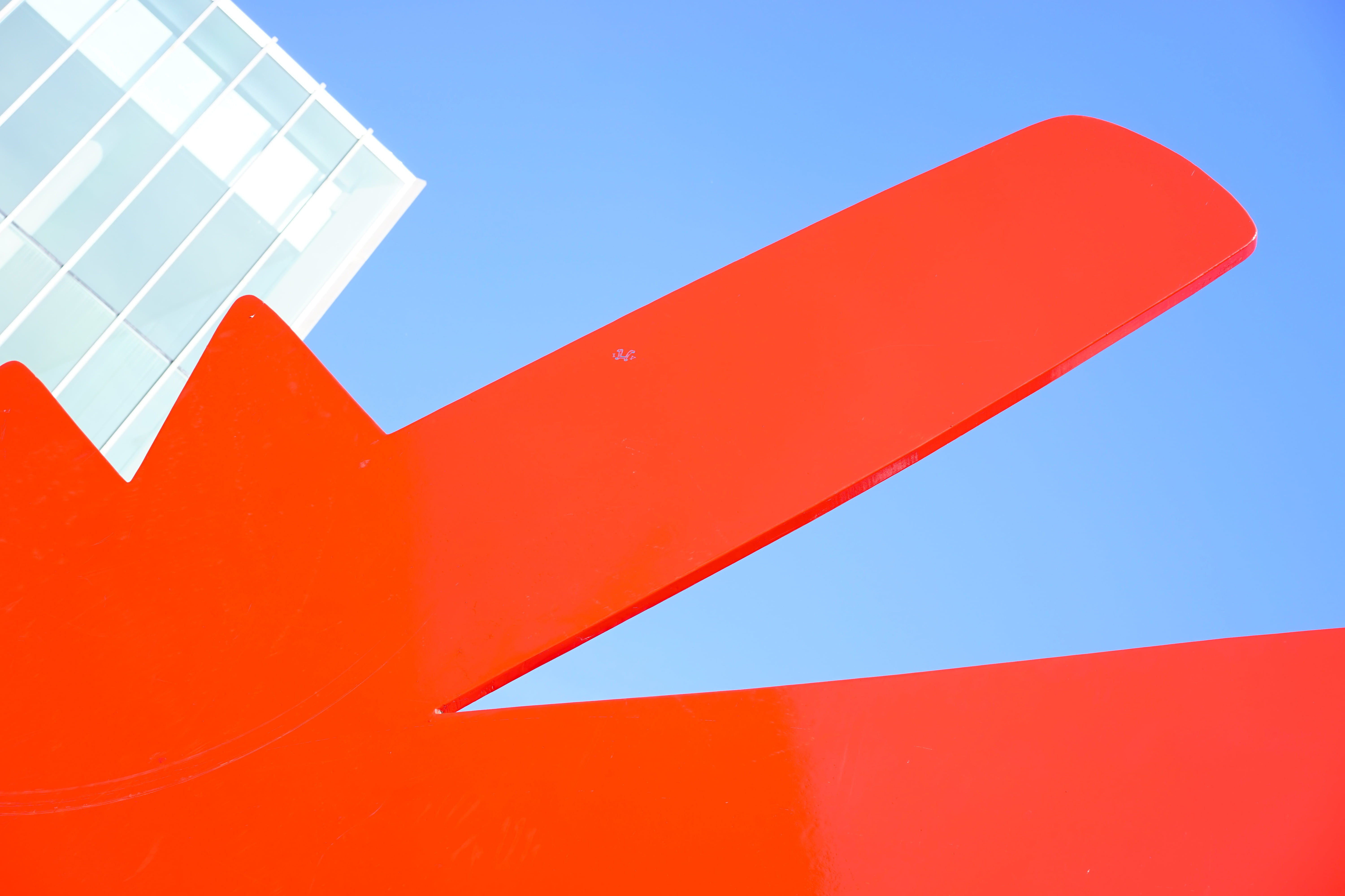 arrow symbol, art, communication, abstract, building, sky, architecture, nature, vibrant color, no people, shape, concrete, white color, modern, blue, 5K, HD Wallpaper
