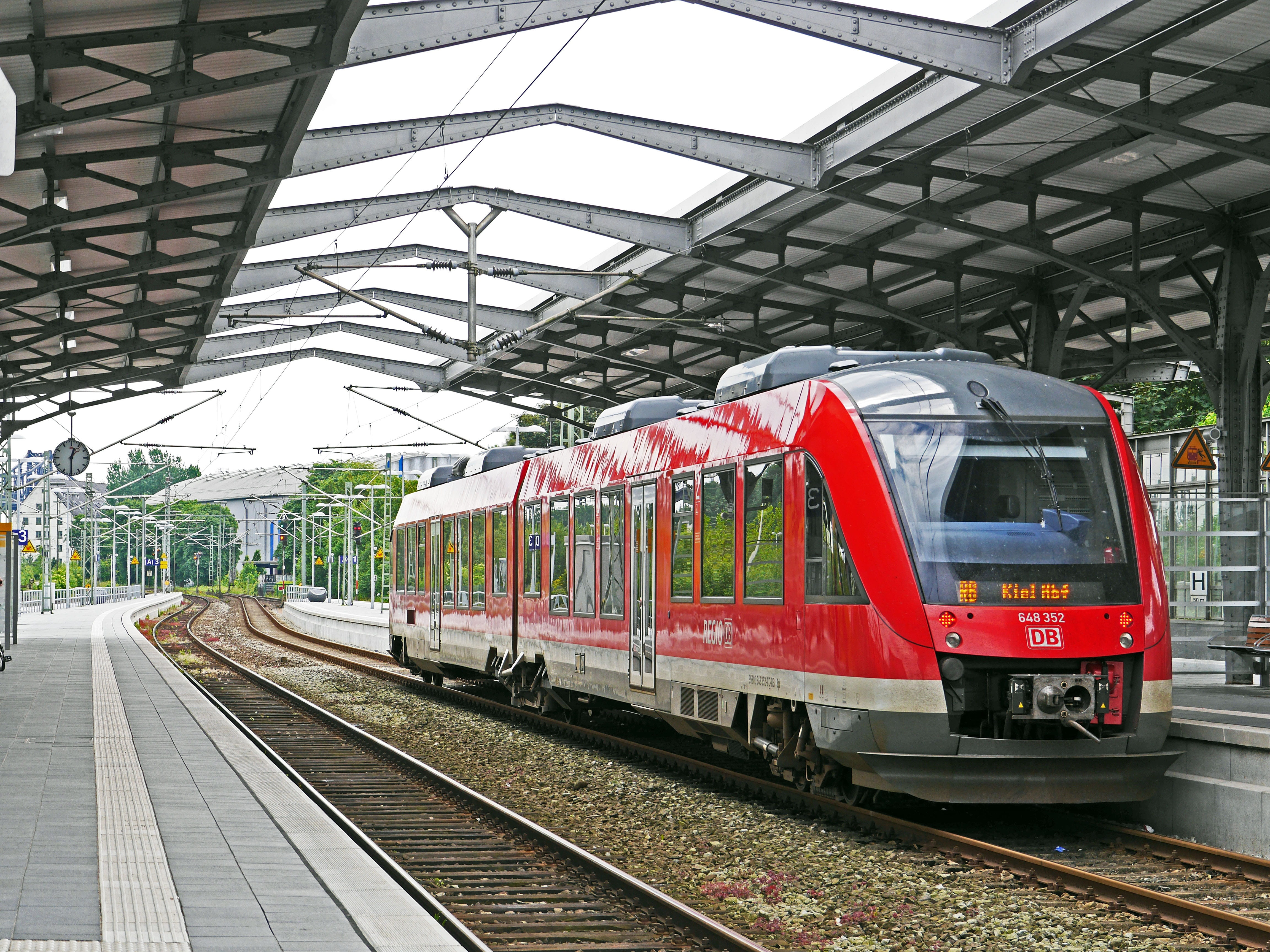 diesel railcar, track climb, built structure, regional traffic, railway, husum - kiel, track, deutsche bahn, rendsburg hbf, öpnv, ceiling, day, public transportation, HD Wallpaper