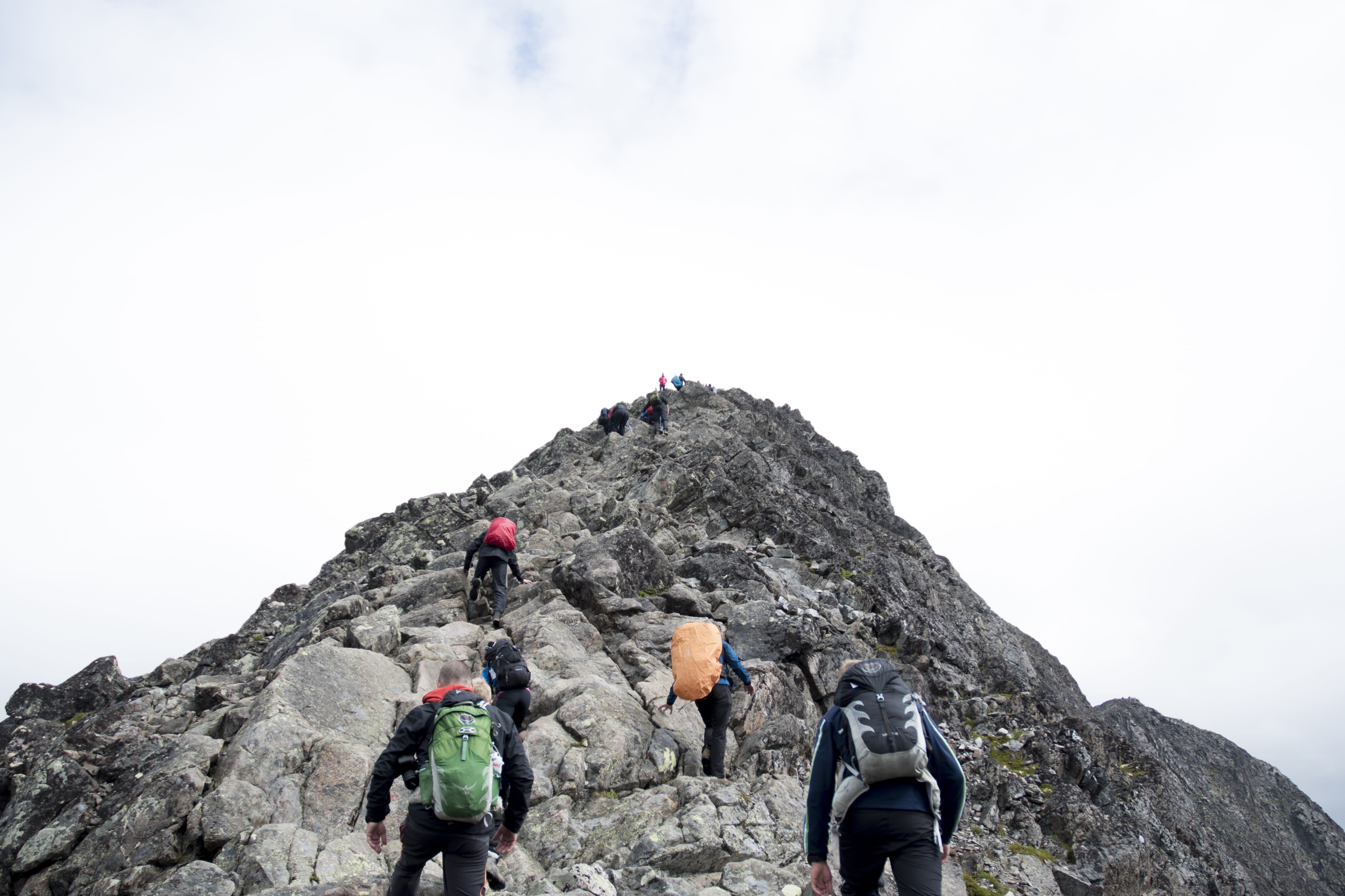 teamwork, leisure activity, solid, 5K, equipment, adult, white, day, adventure, climbing, lifestyles, mountain, people, outdoors, only men, white cloud, HD Wallpaper