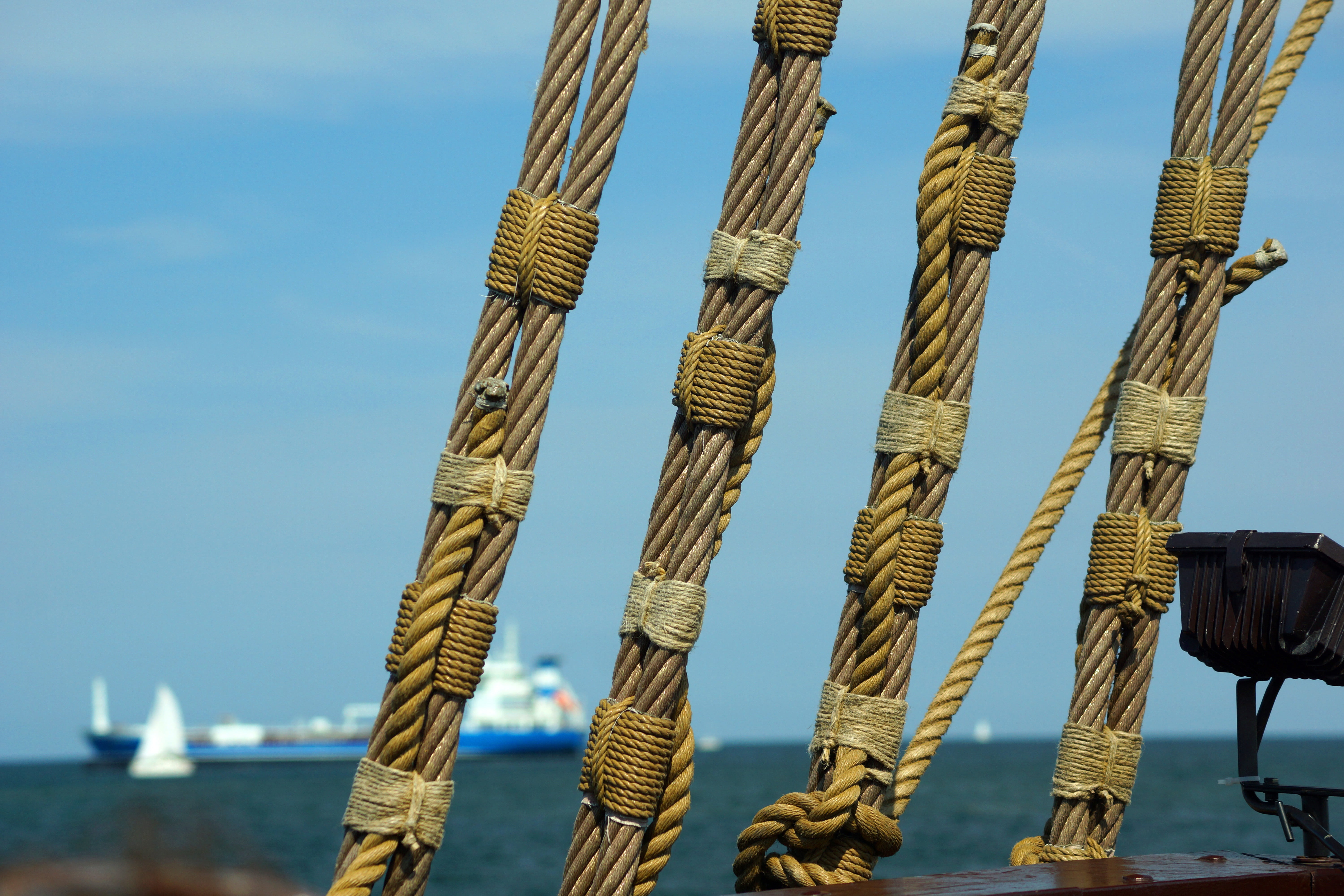 water, knot, rigging, no people, rope, metal, clear sky, 5K, focus on foreground, sunlight, shipping, dew, sailing vessel, close up, day, ship accessories, HD Wallpaper