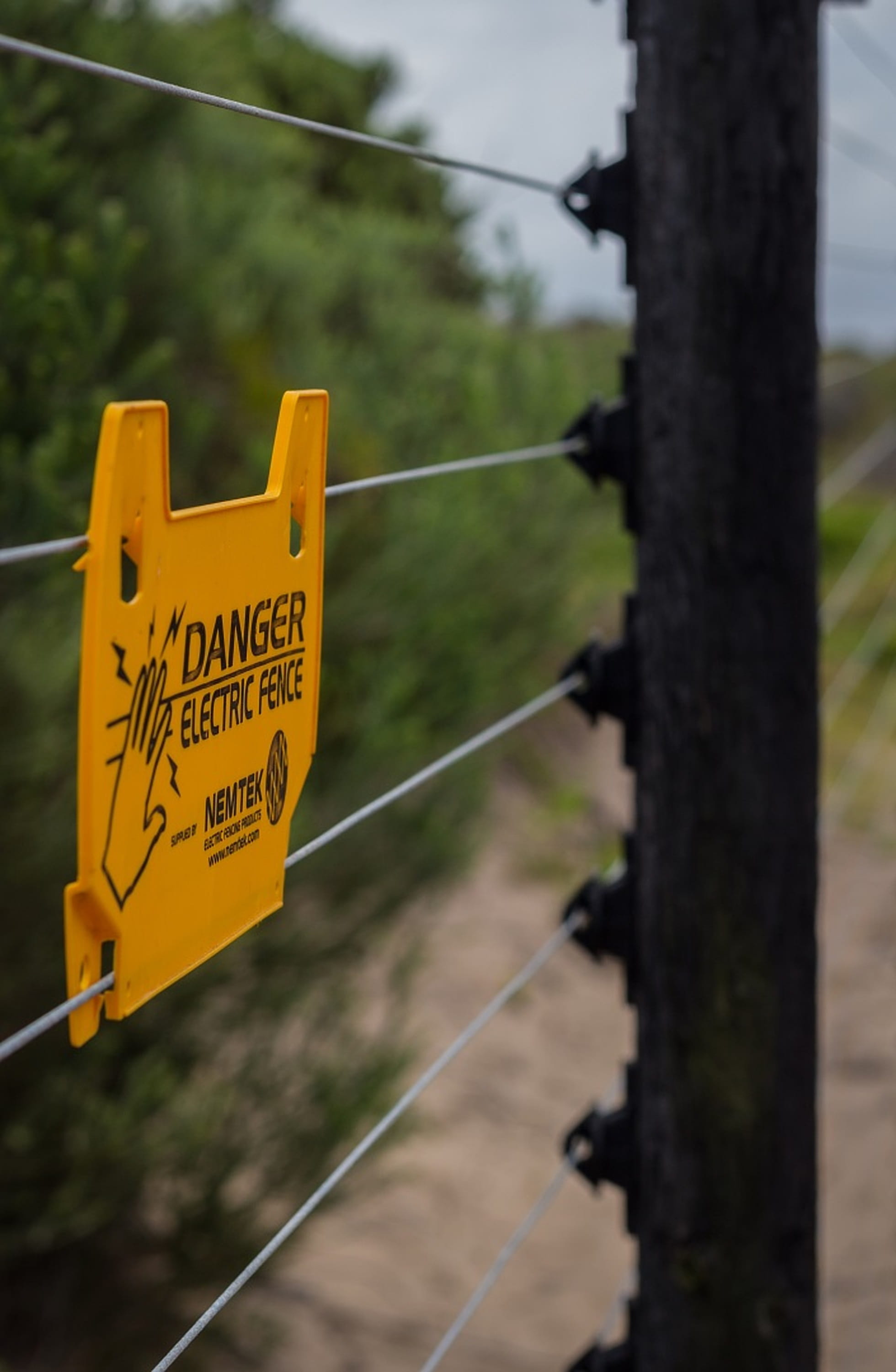 communication, protection, text, non-western script, system, nature, warning sign, connections, metal, connection, current, information sign, fence, close-up, Phone HD Wallpaper