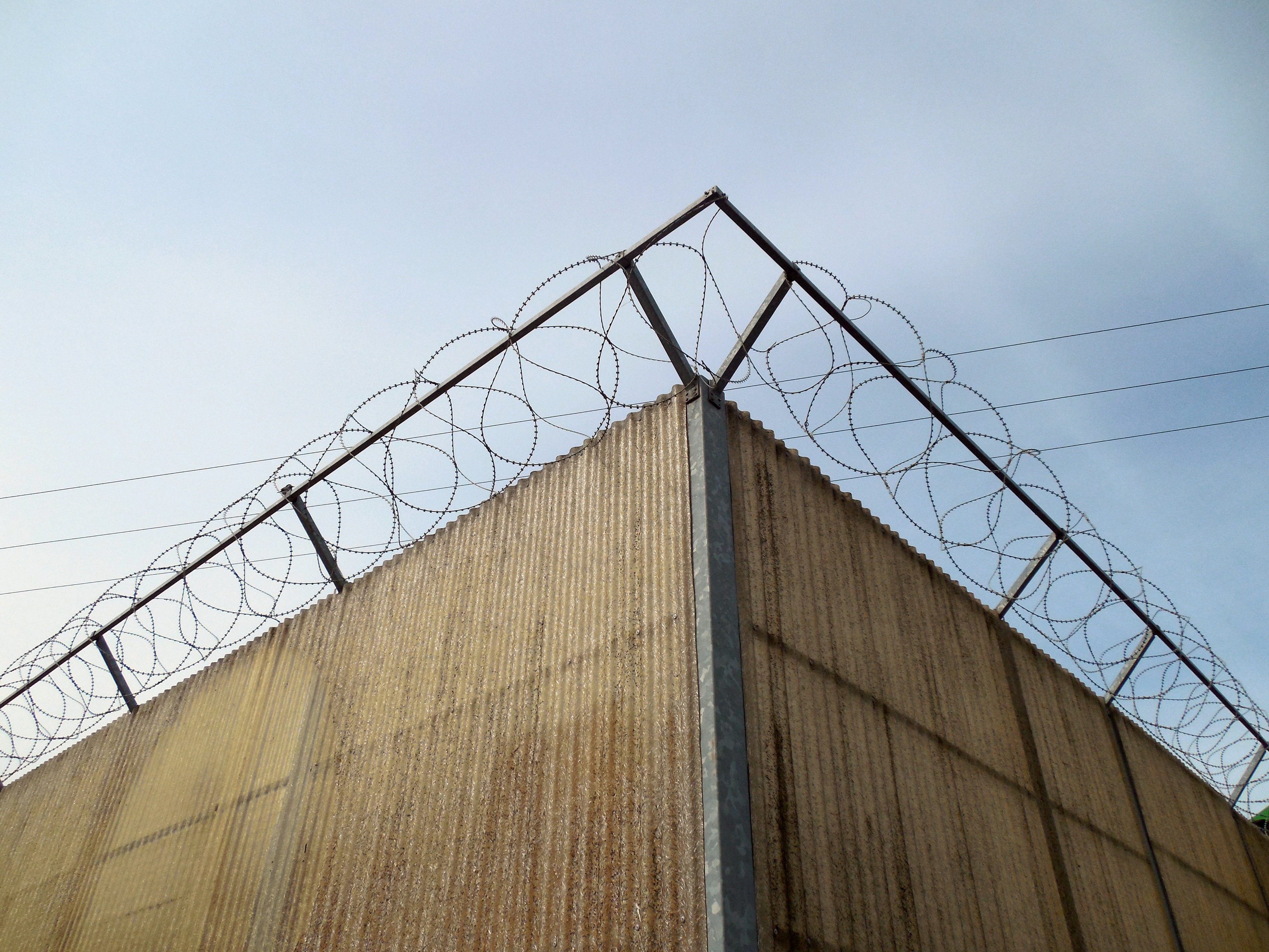 fence, sky, limit, barb, gray, fuel and power generation, connection, demarcation, barrier, sure, nature, low angle view, power supply, outdoors, barbed wire, HD Wallpaper