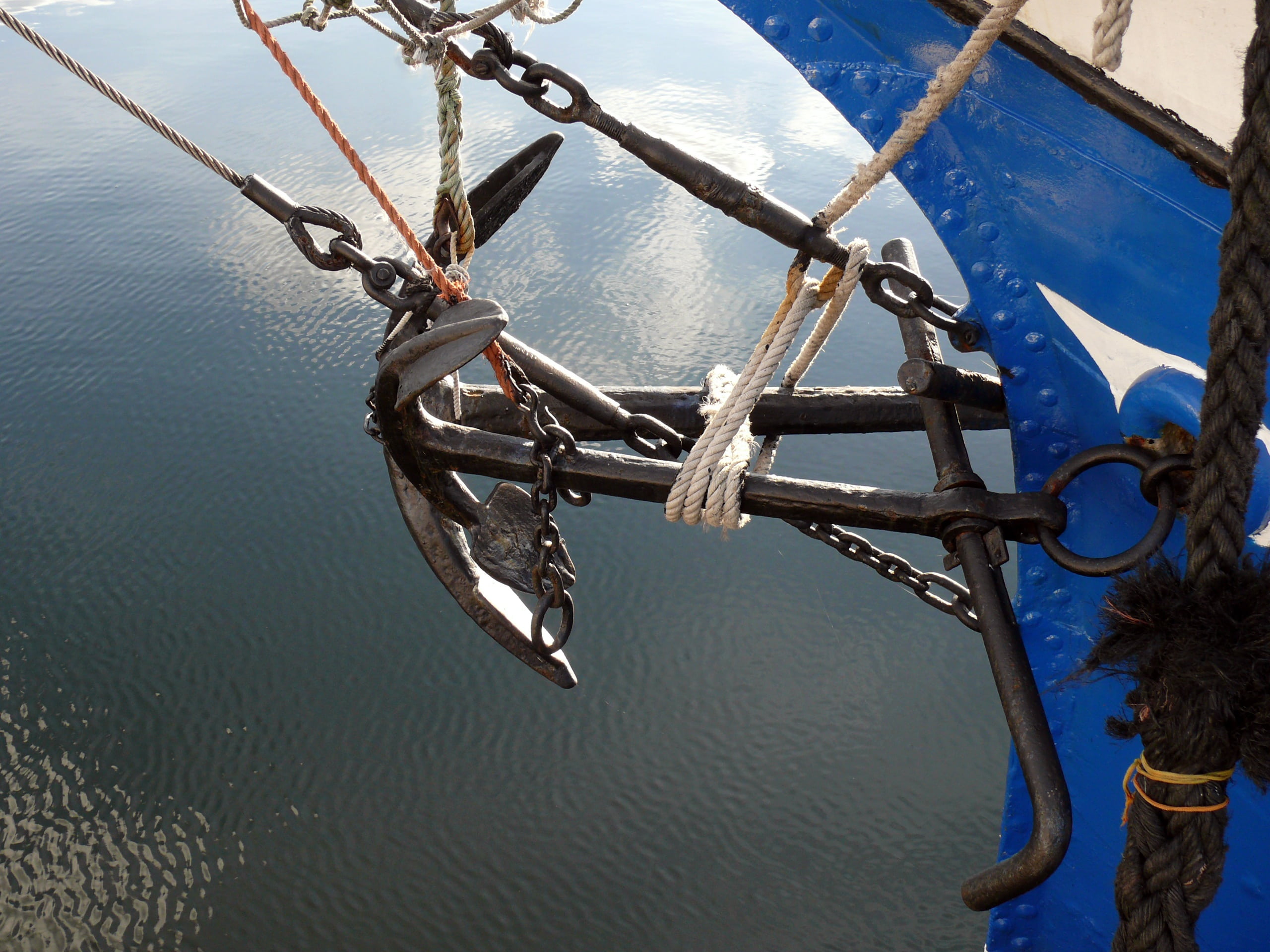 mode of transportation, sailboat, port, metal, black, water, chain, normandy, boats, former, ropes, close-up, old rigs, 2K, node, sea, strings, fixing, HD Wallpaper