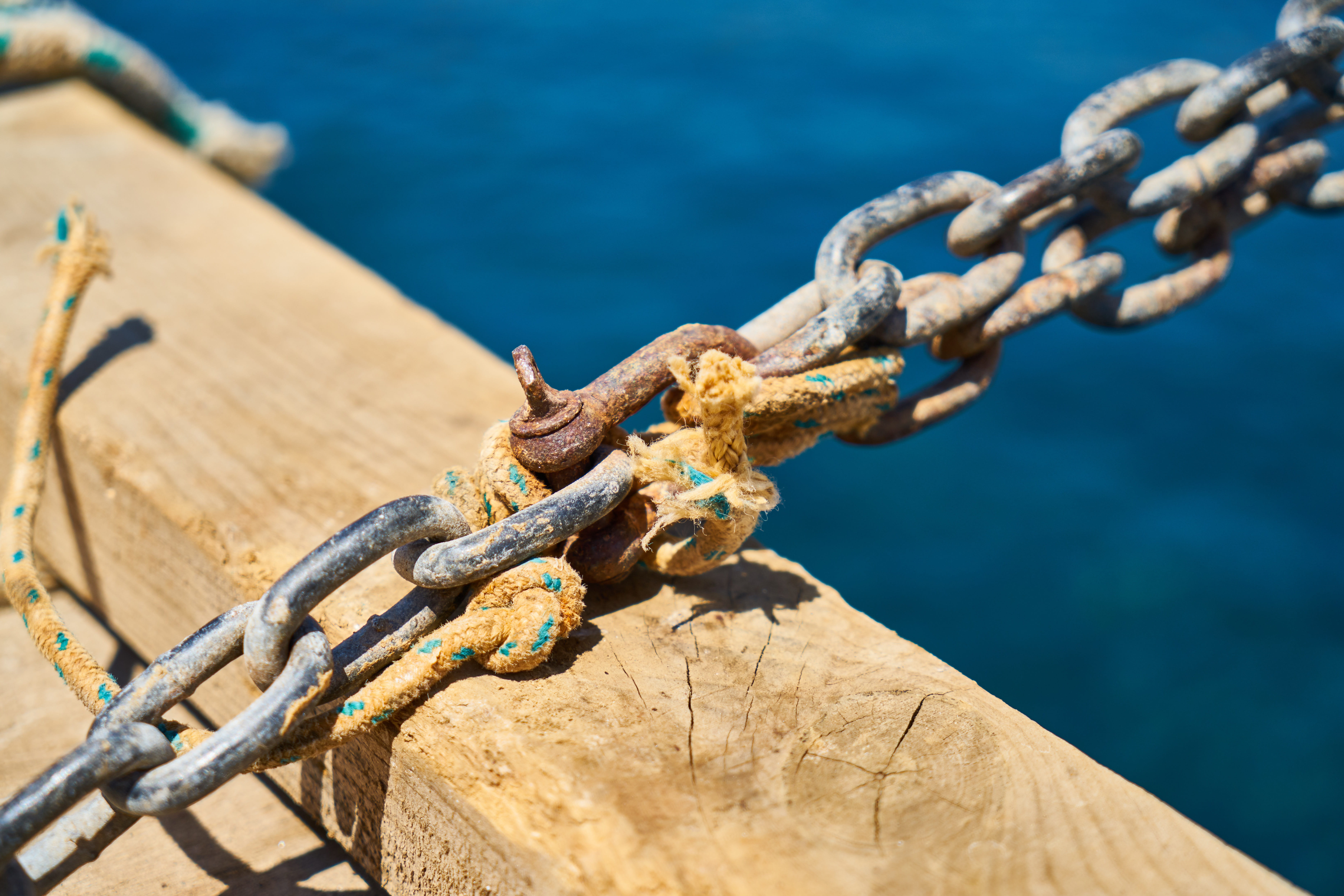 linked, day, chain, connect, mounts, port, outdoors, strength, background, 5K, rope, equipment, no people, boat, strong, close-up, turquoise colored, sea, HD Wallpaper