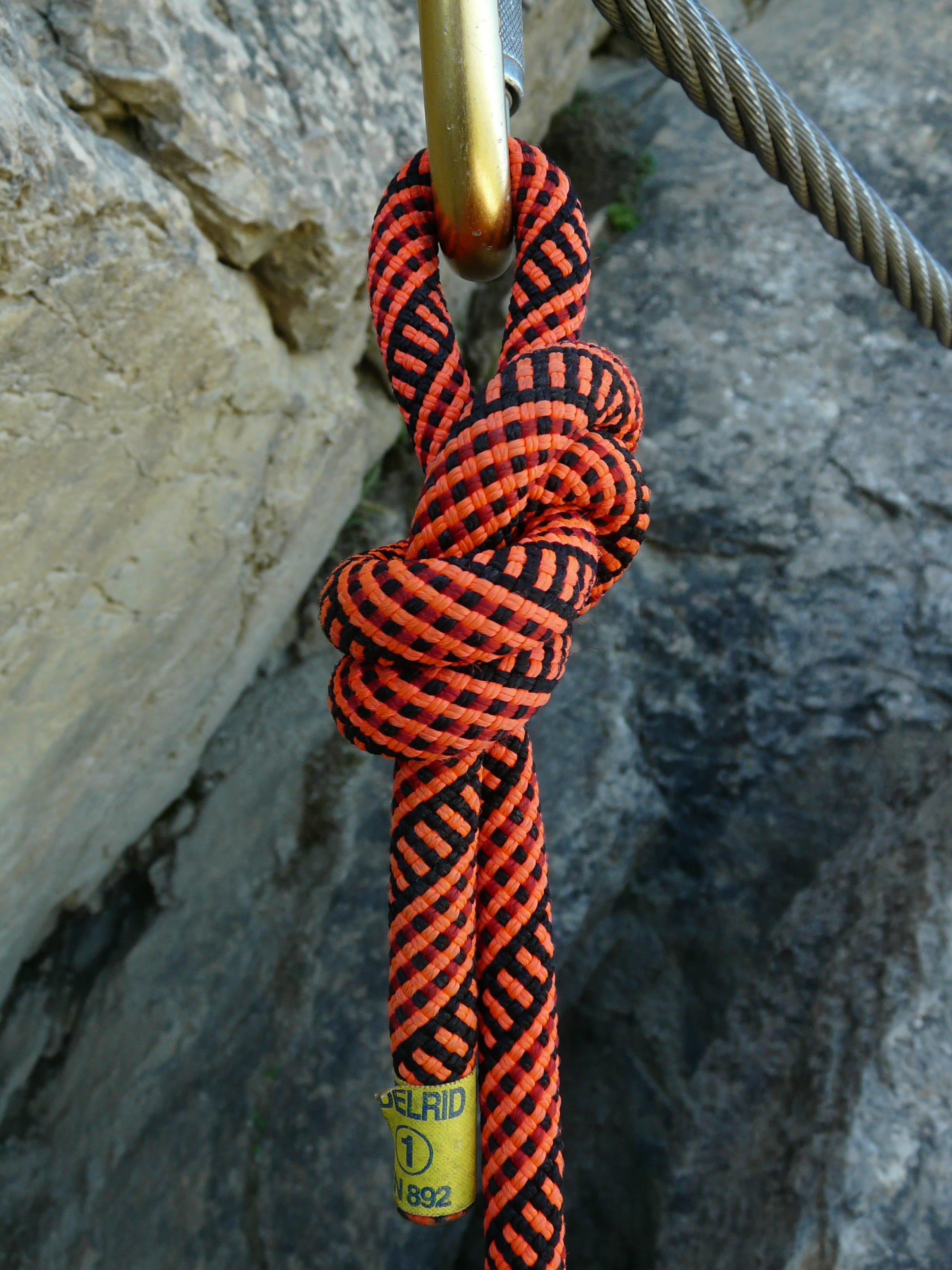 solid, no people, hanging, rope up, knot, mountaineering, 2K, climb, Node, durability, red, tied knot, strength, via ferrata, metal, climbing, photography, Phone HD Wallpaper