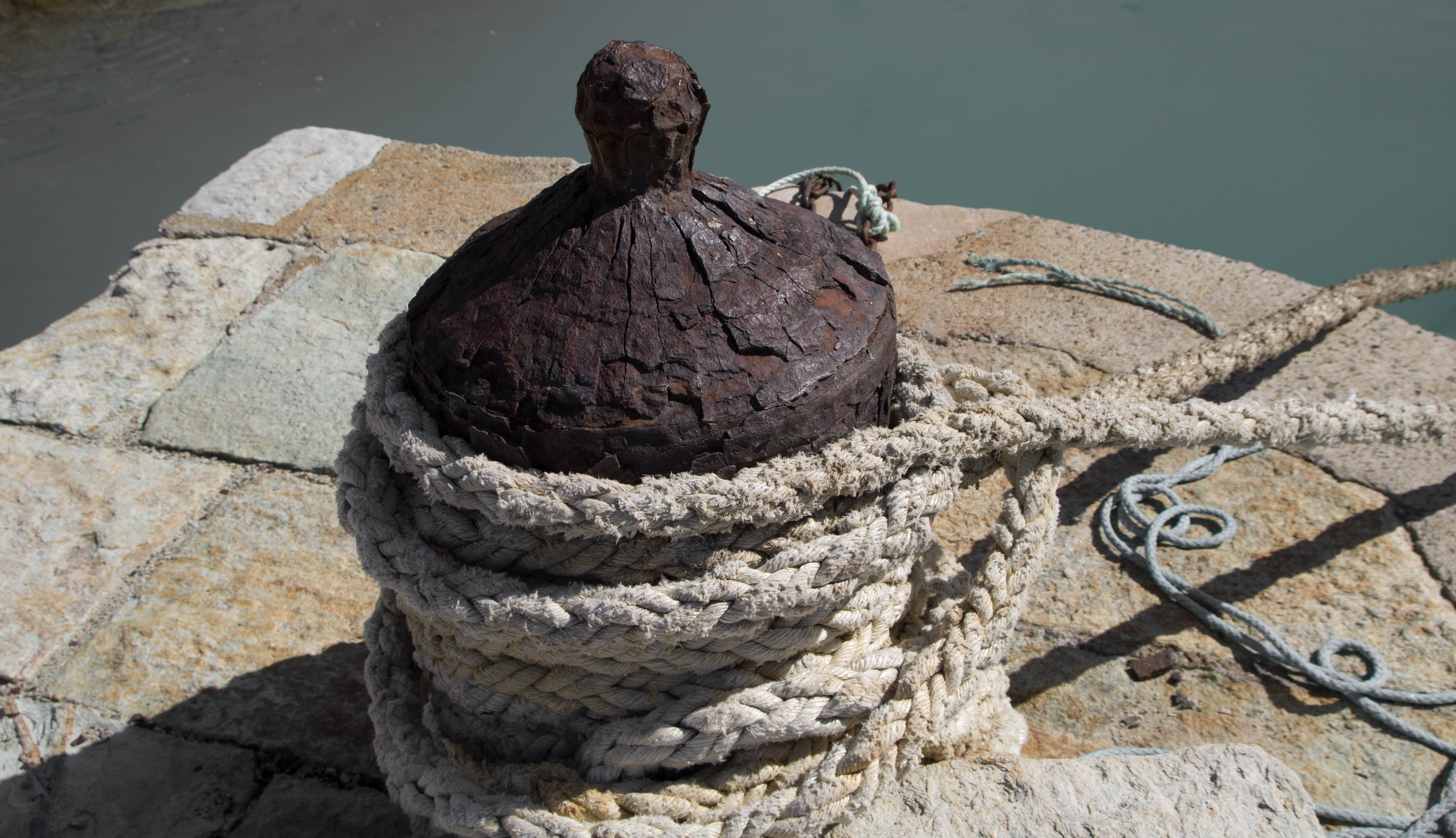 post, nature, connection, mooring, high angle view, day, 5K, tied up, metal, focus on foreground, close-up, outdoors, node, bollard, port, water, transportation, HD Wallpaper
