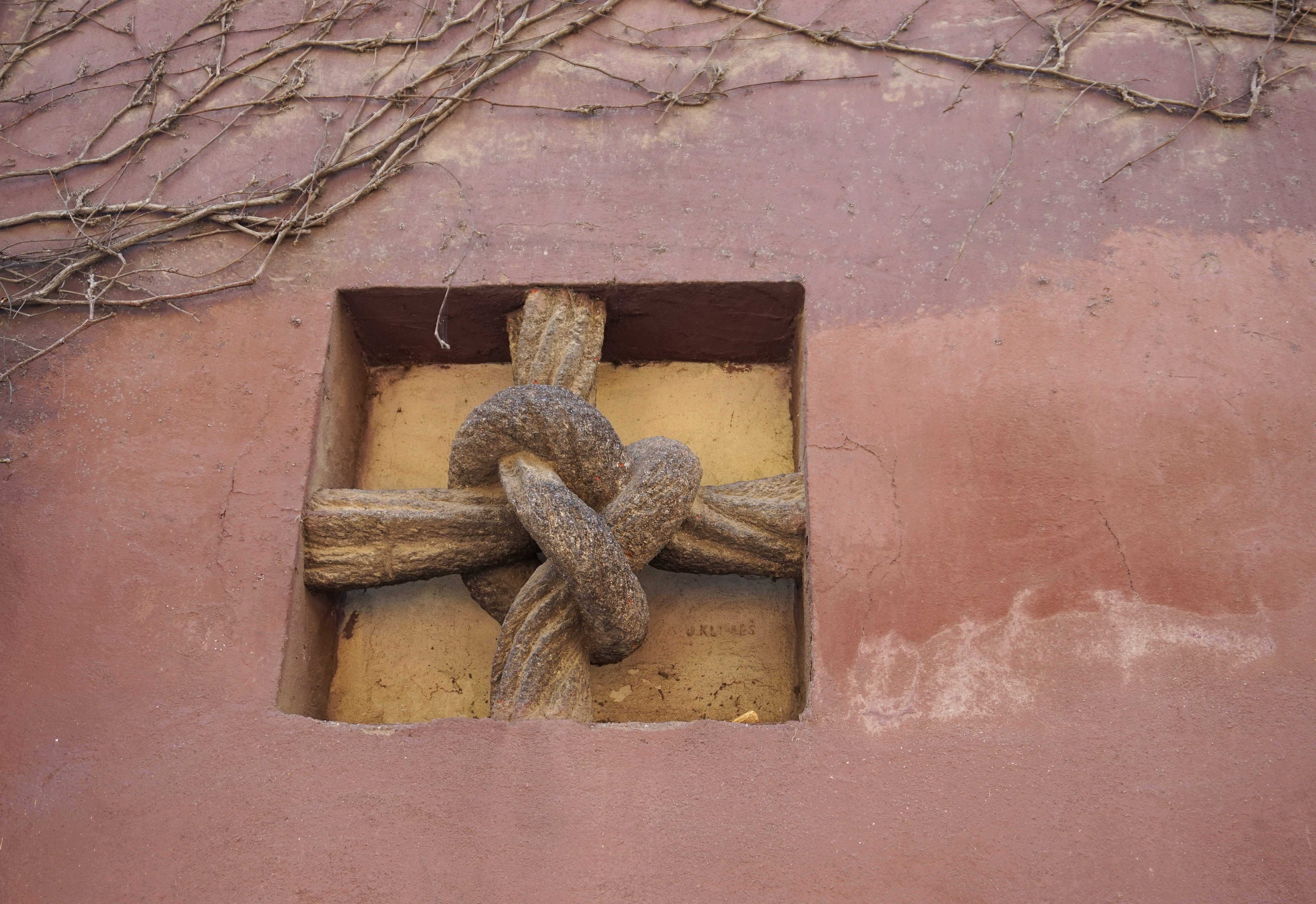 wall - building feature, outdoors, artefact, no people, day, abandoned, brown, walled window, weathered, house, hanging, low angle view, old, animal themes, HD Wallpaper