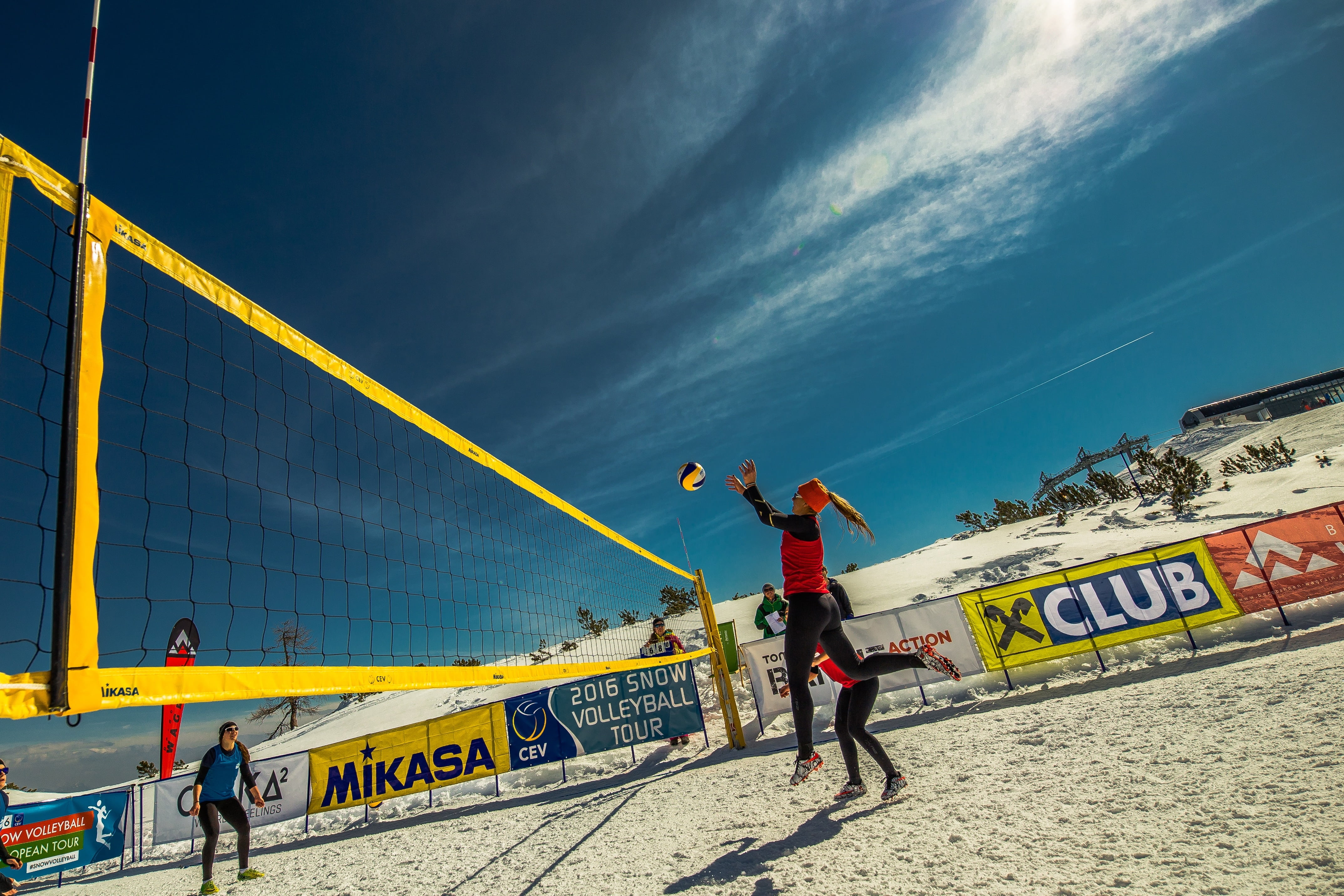 athlete, lifestyles, ski run, sport, motion, playing, architecture, snow volleyball, built structure, flying-mozart, day, wagrain, effort, volleyball, volley, HD Wallpaper