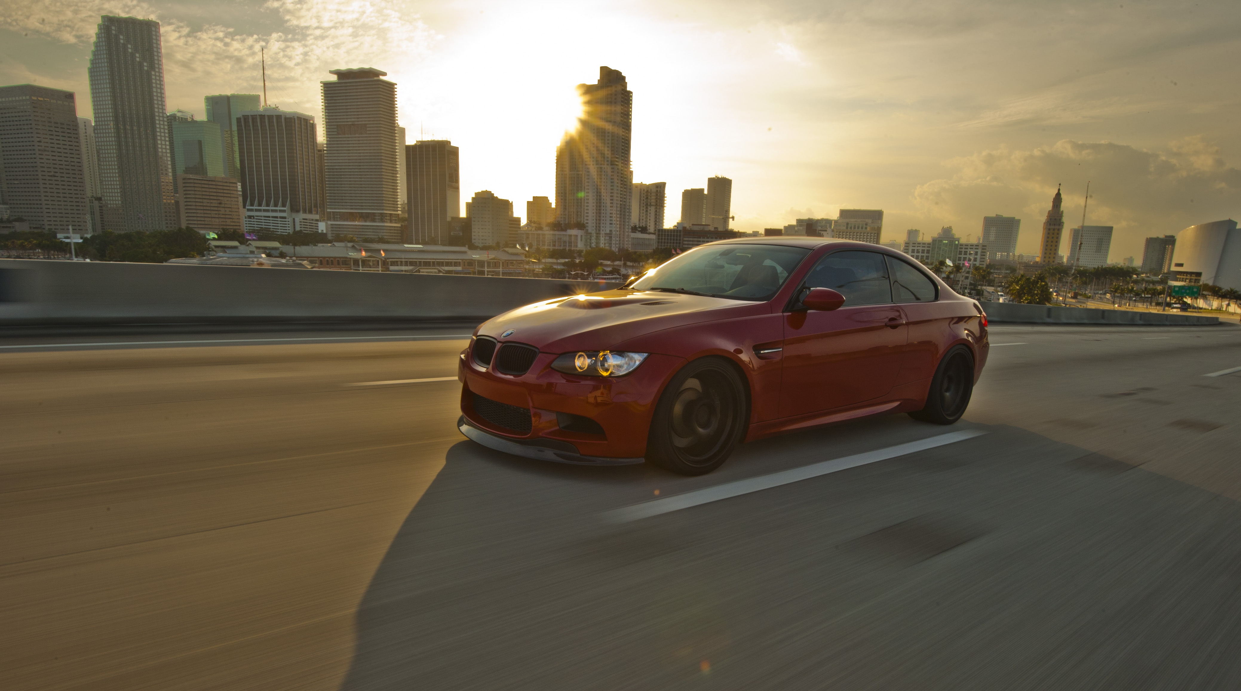 transportation, building exterior, motion, city, architecture, Blik, e92, sunlight, on the move, daylight, car, side view, 4K, no people, sky, sunset, HD Wallpaper