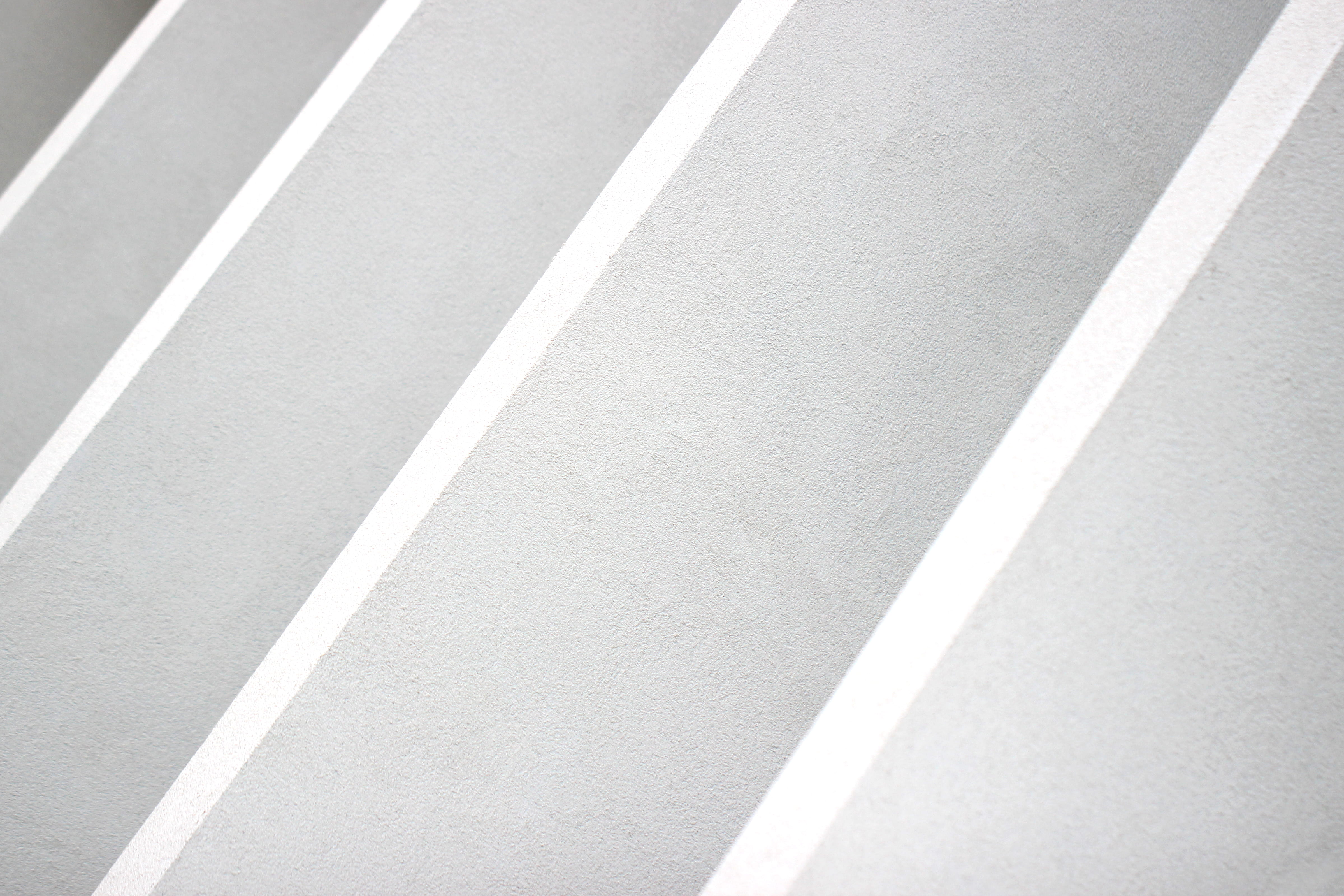 yard line - sport, bright, pattern, walls, marking, white, transportation, road marking, symbol, abstract, architecture, dividing line, gray, high angle view, HD Wallpaper