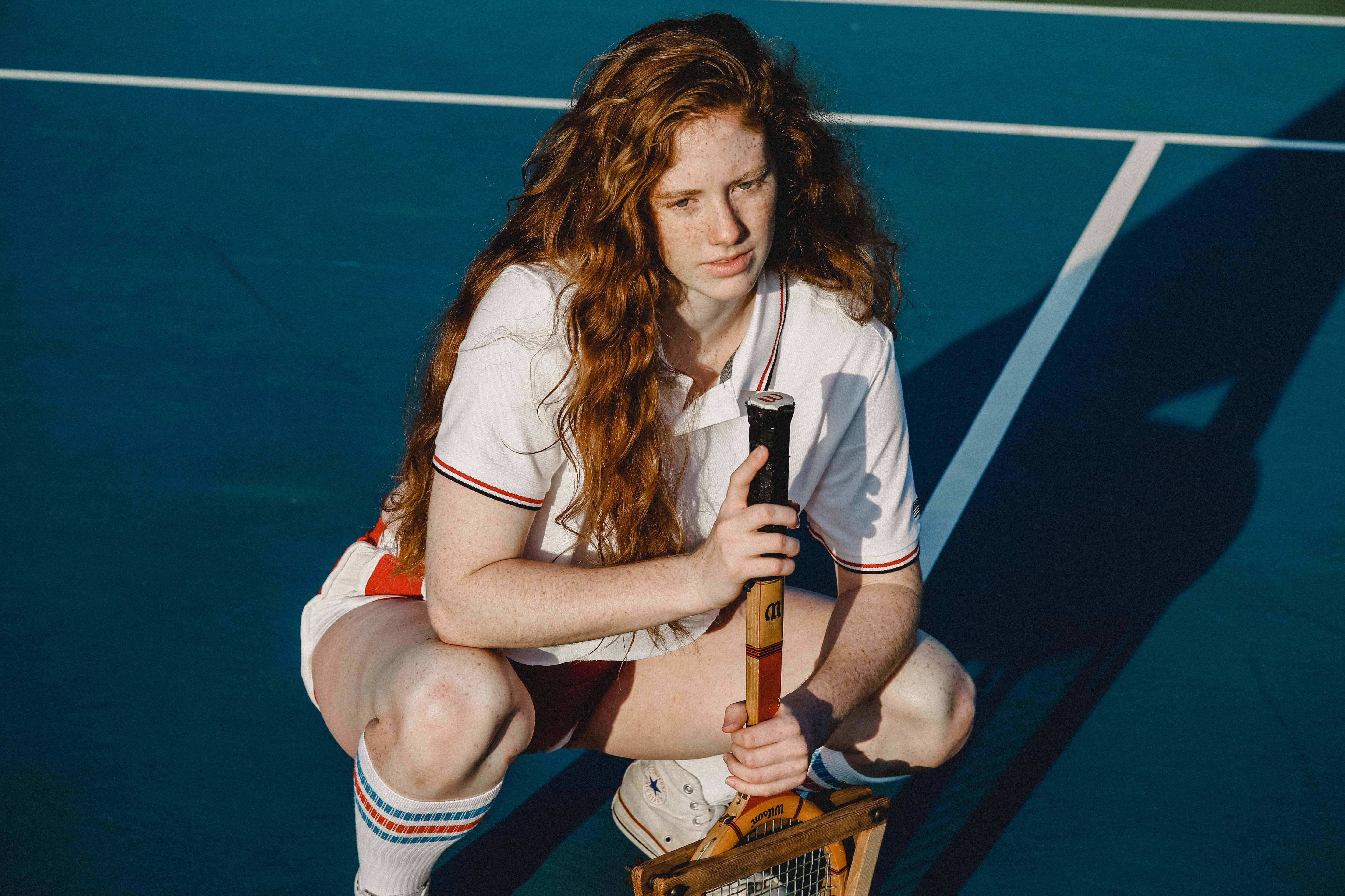 lifestyles, young adult, looking, tennis court, freckle, standing, tennis racket, converse, outdoors, holding, player, adult, retro, hair, leisure activity, HD Wallpaper