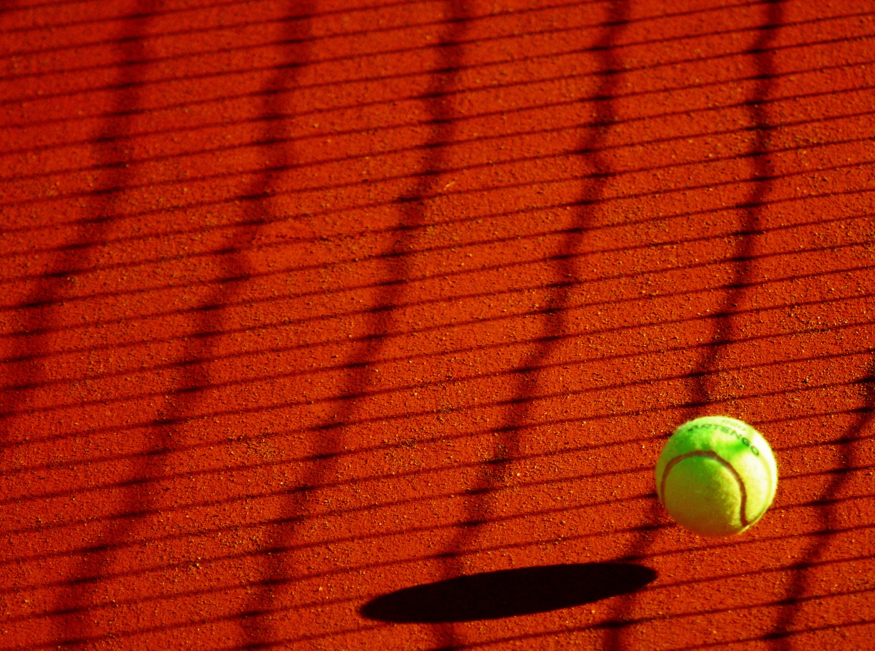 court, 2K, daytime, focus on shadow, red, single object, tennis, day, yellow, sunlight, activity, competitive Sport, copy space, sport, high angle view, HD Wallpaper