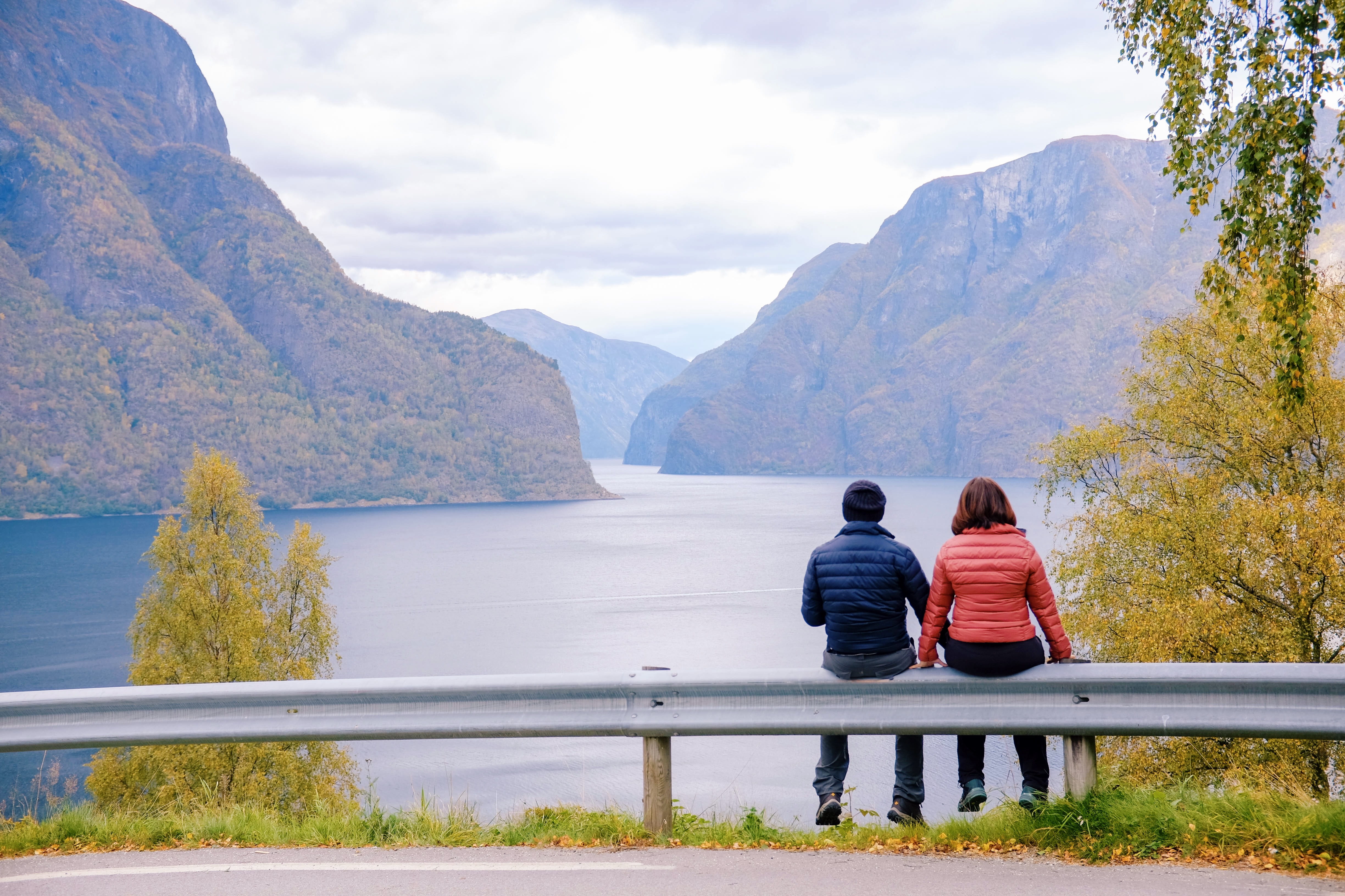 real people, sitting, women, beauty in nature, mountain range, leisure activity, guardrail, rear view, positive emotion, body, scenics - nature, water, HD Wallpaper