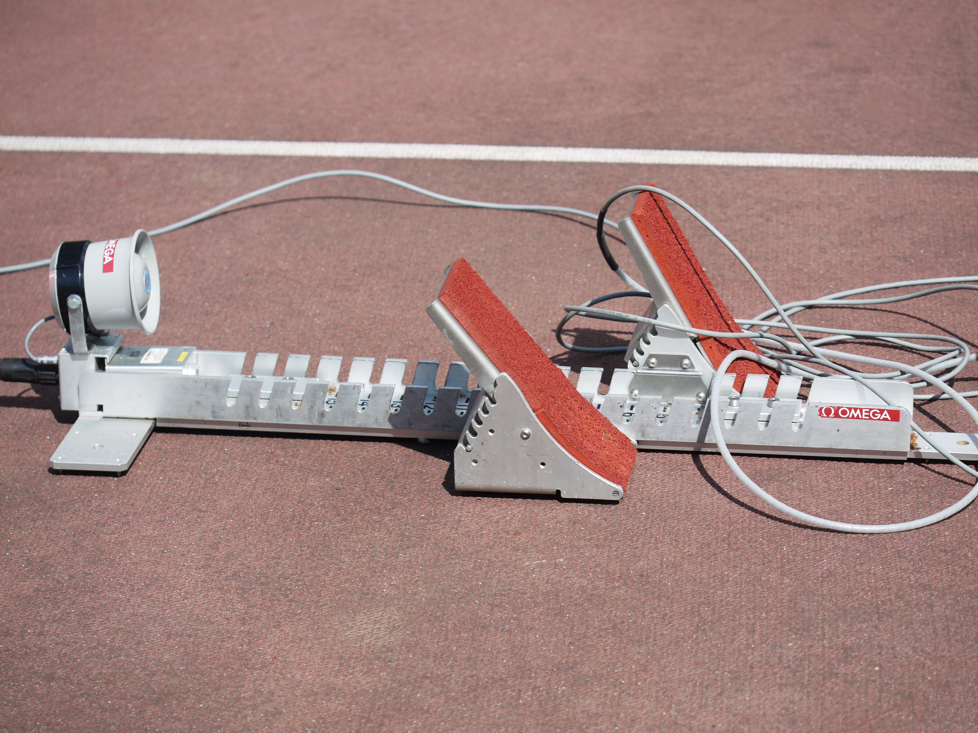 tools, 4K, start, kick-off, connection, day, close-up, dividing line, athletics, sports track, red, sport, running track, absence, equipment, support, HD Wallpaper