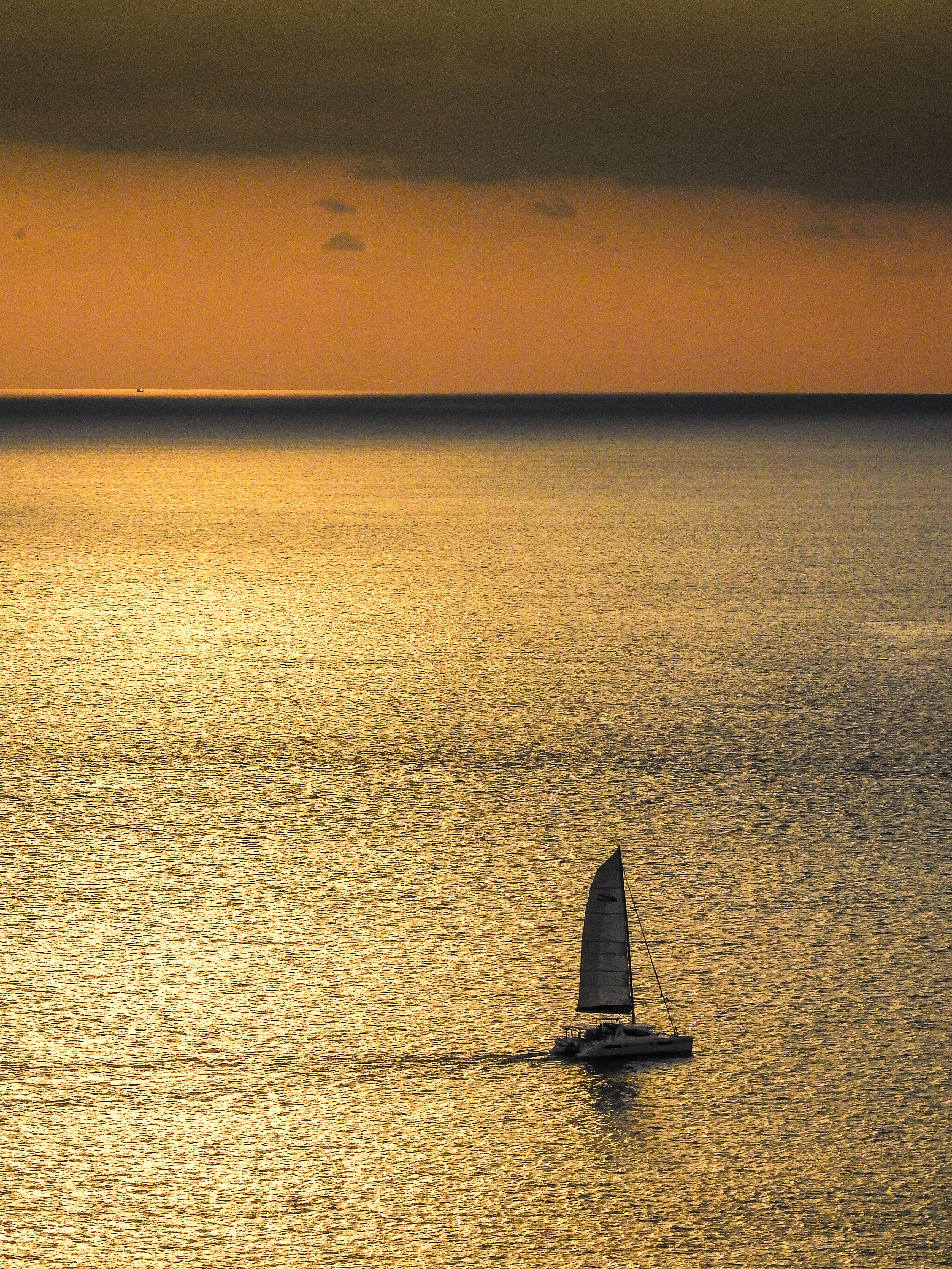 nature, wave, sun, 4K, body, cloud, horizon, boat, transportation, mode of transportation, sail, sunset, sea, sky, sunlight, idyllic, tranquility, trip, Phone HD Wallpaper