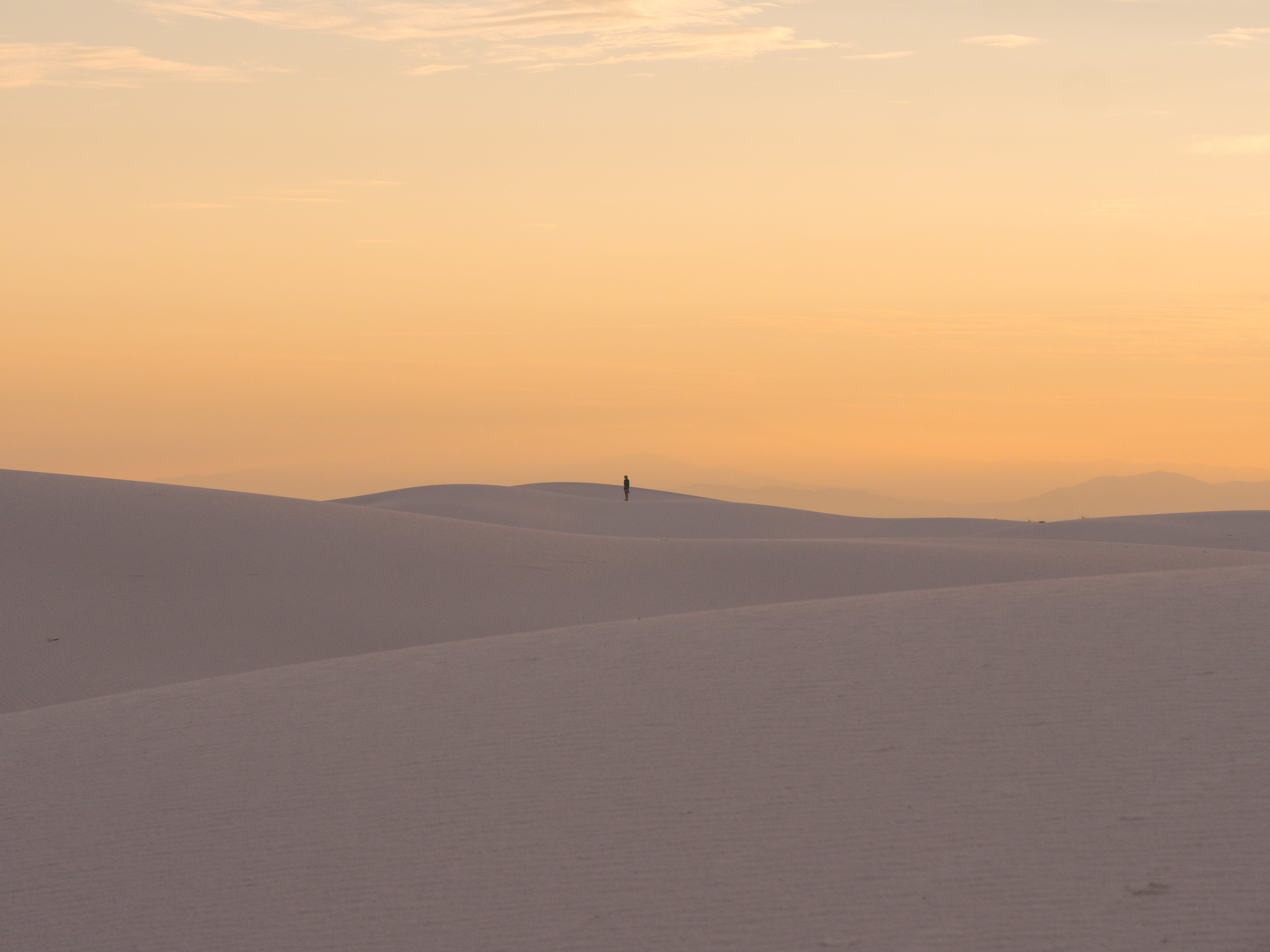 silhouette, solo, sky, tranquil scene, slope, desert, white sands national monument, soil, nationalpark, views, sand, dune, outdoors, land, beauty in nature, HD Wallpaper
