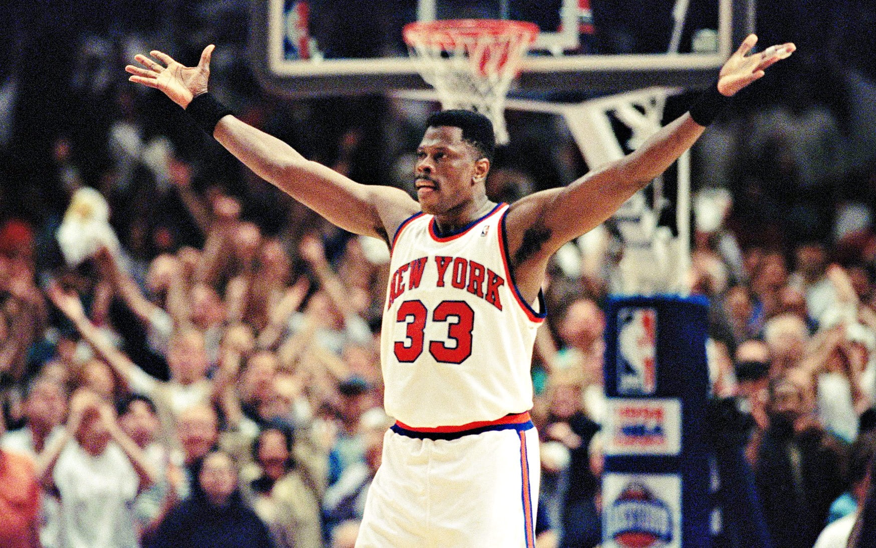stage, focus on foreground, human limb, human arm, arms raised, adult, cheerful, young adult, incidental people, men, limb, New York City, crowd, New York Knicks, HD Wallpaper