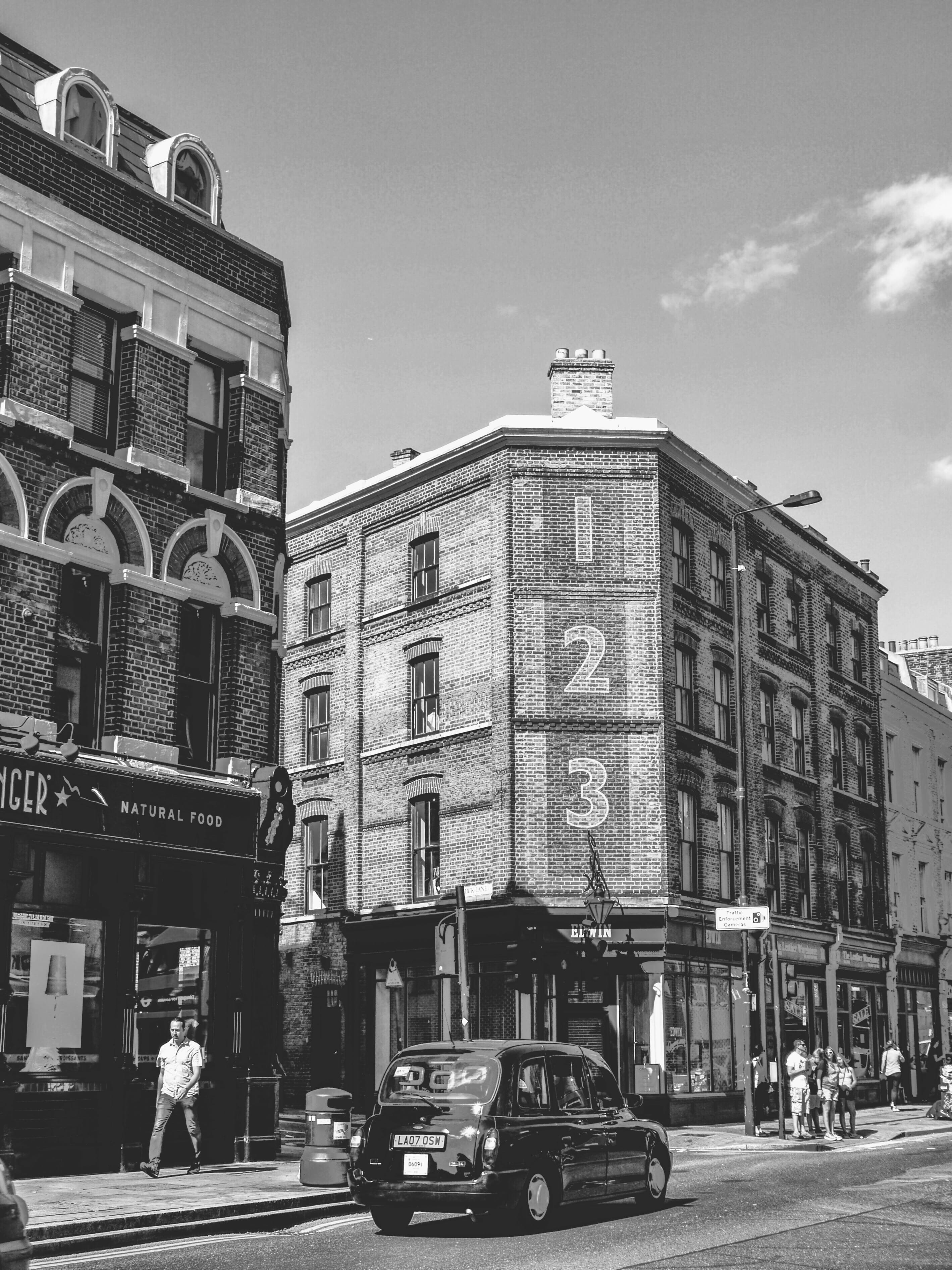 typography, sky, city, incidental people, 3, architecture, building, 1, taxi, transportation, real people, street, 123 bethnal green rd, numbers, motion, Phone HD Wallpaper