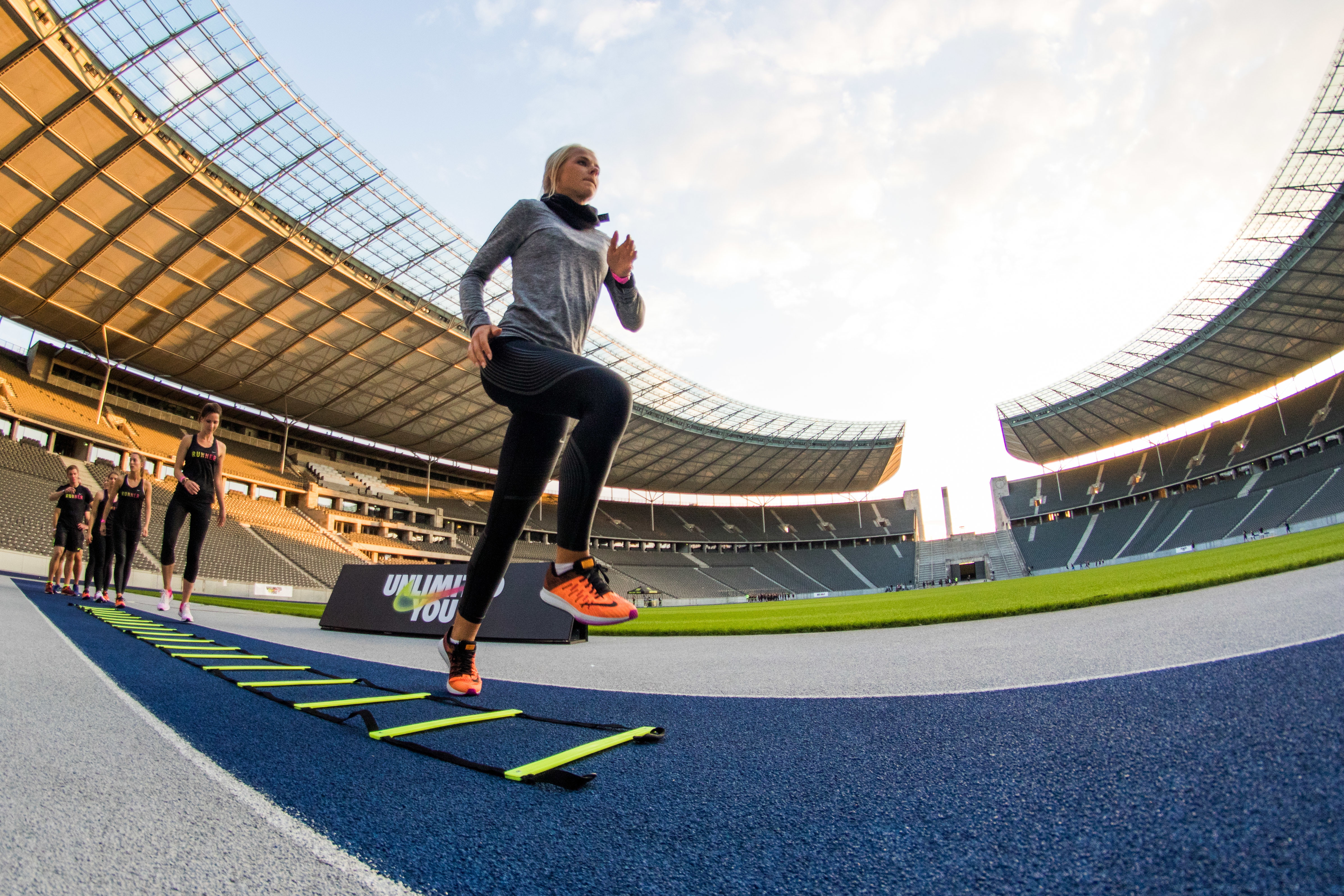 Maren schiller, blonde, 4K, training, athlete, running track, HD Wallpaper