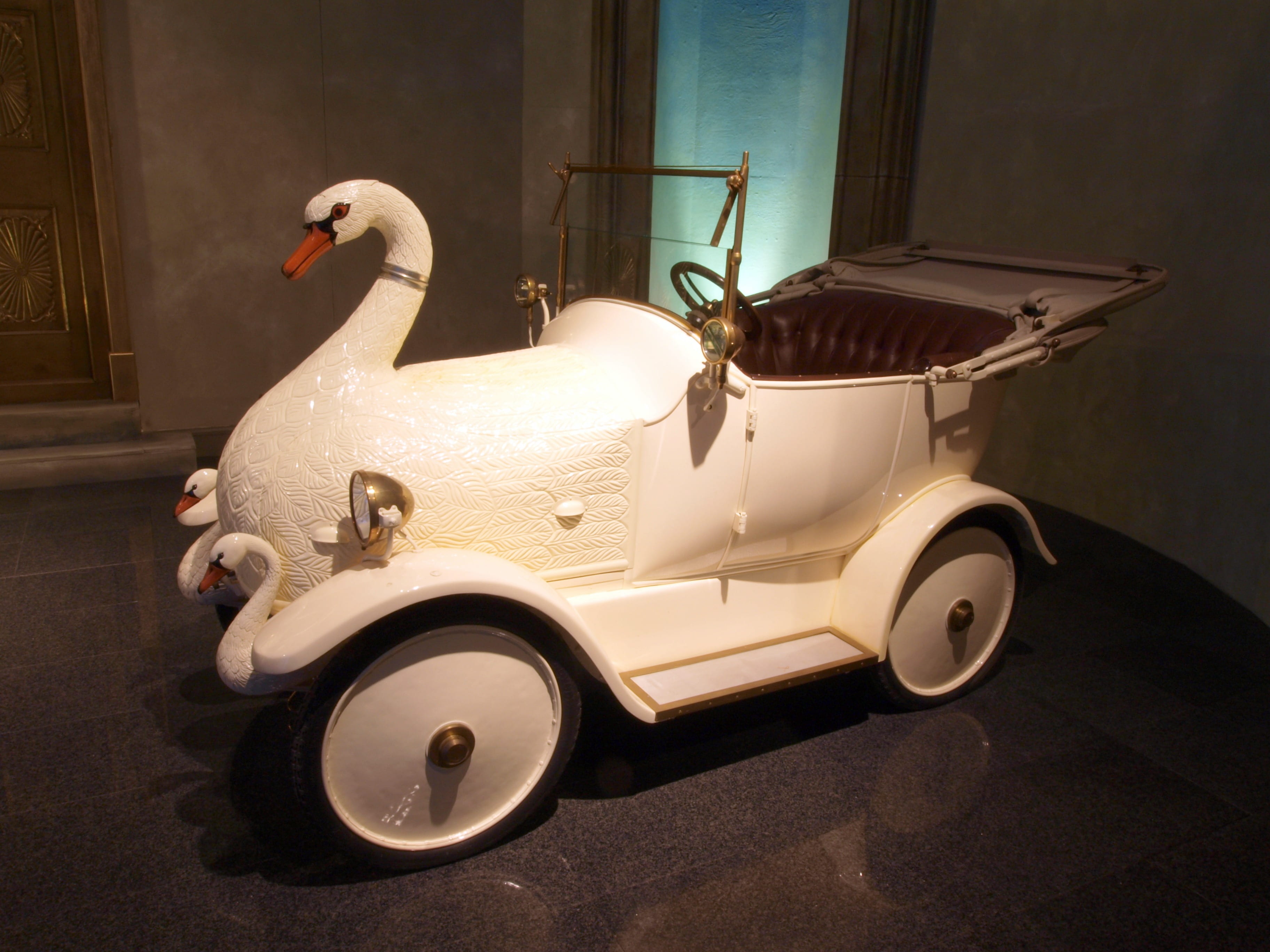 antique, the baby swan, 2K, days gone by, no people, car, wheel, animal themes, white, motor vehicle, animal representation, ride, auto, building exterior, HD Wallpaper