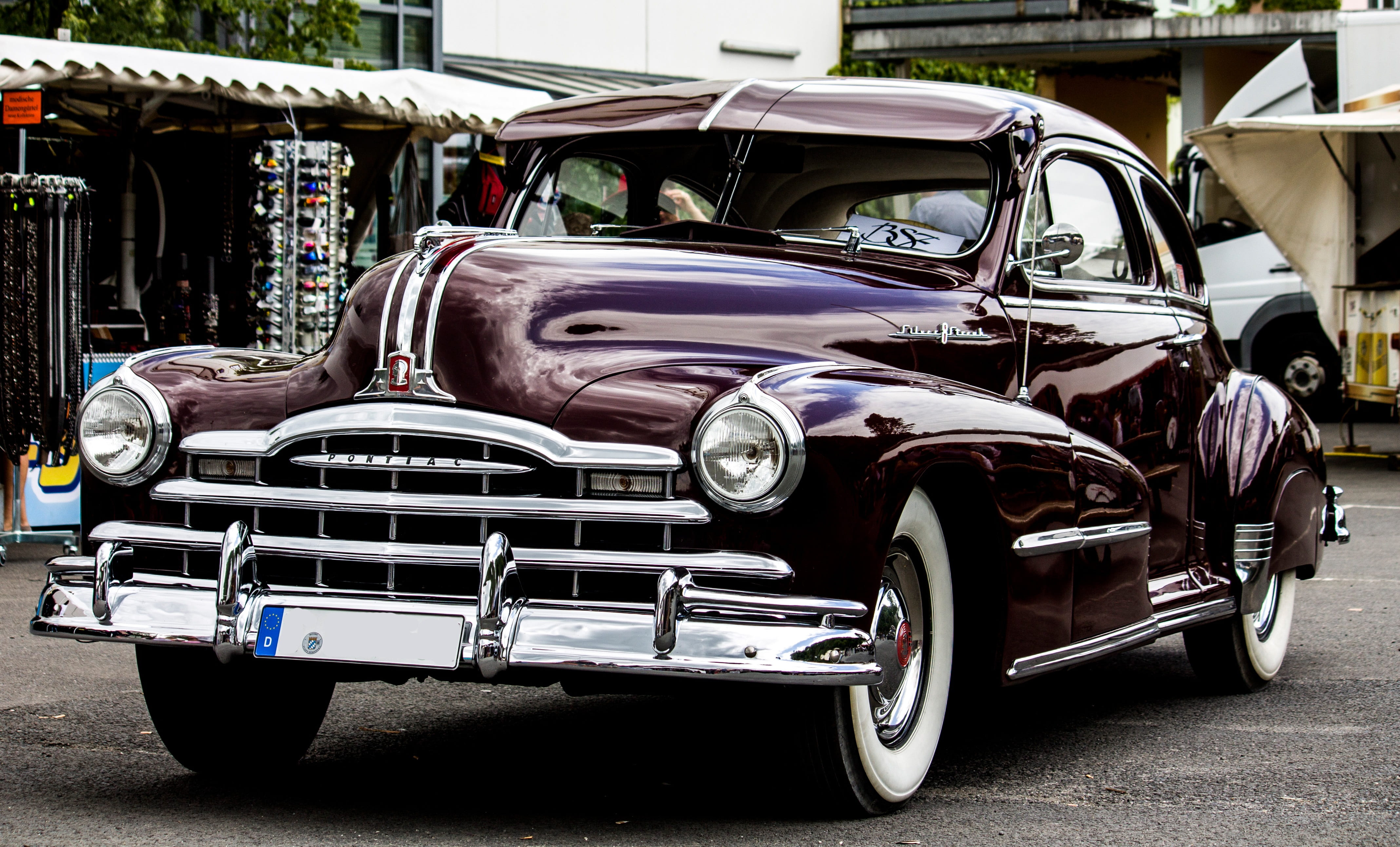 spotlight, motor vehicles classic cars, 4K, hood, vehicle, machine, pavement, city, old cars, built structure, metal, classic, drive, wheel, performance, HD Wallpaper