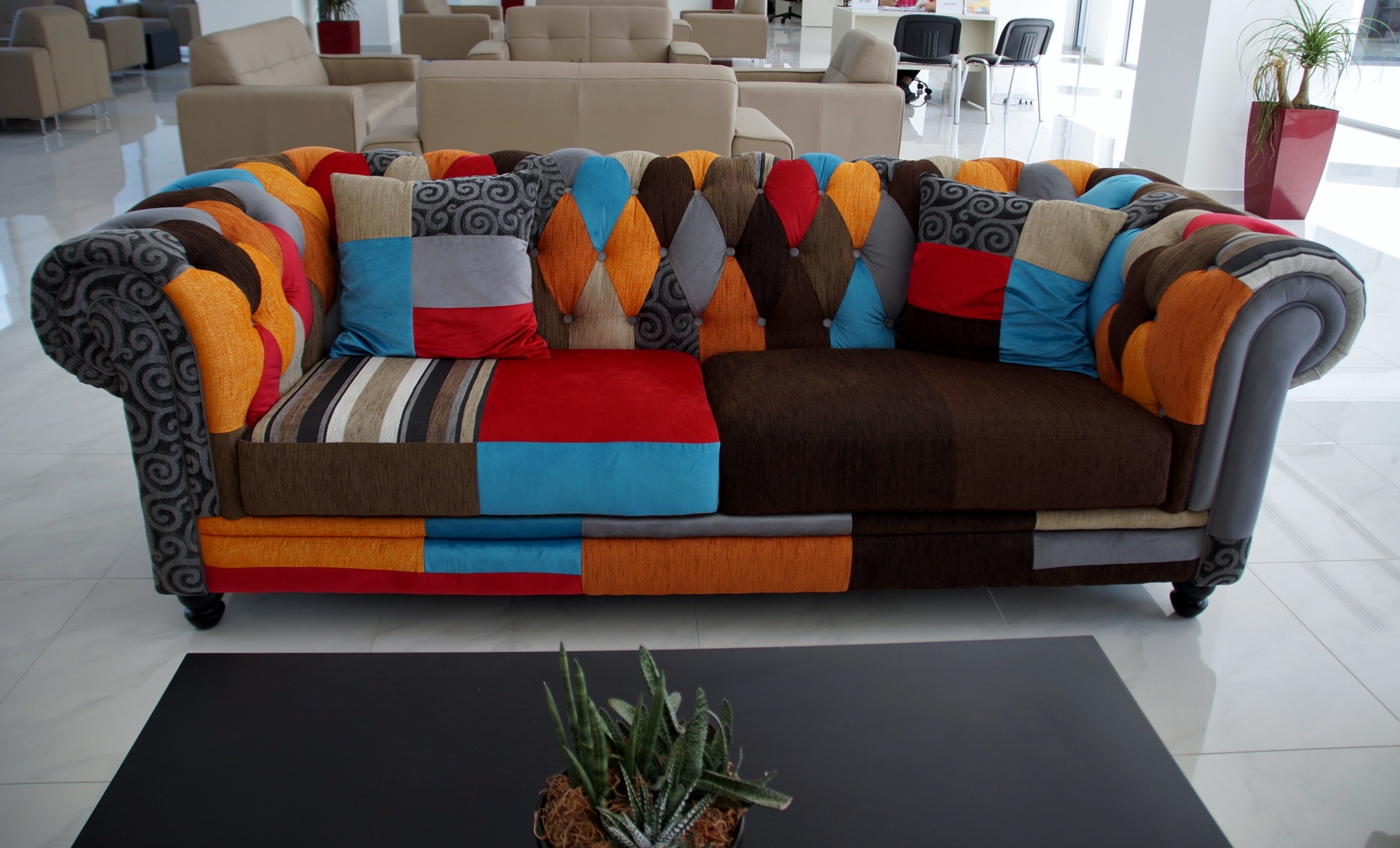 living room, plant, 2K, sit, seat, arrangement, business, roll, indoors, photo, gray, relaxation, decor, apartment, home interior, furniture, couch, pillow, HD Wallpaper