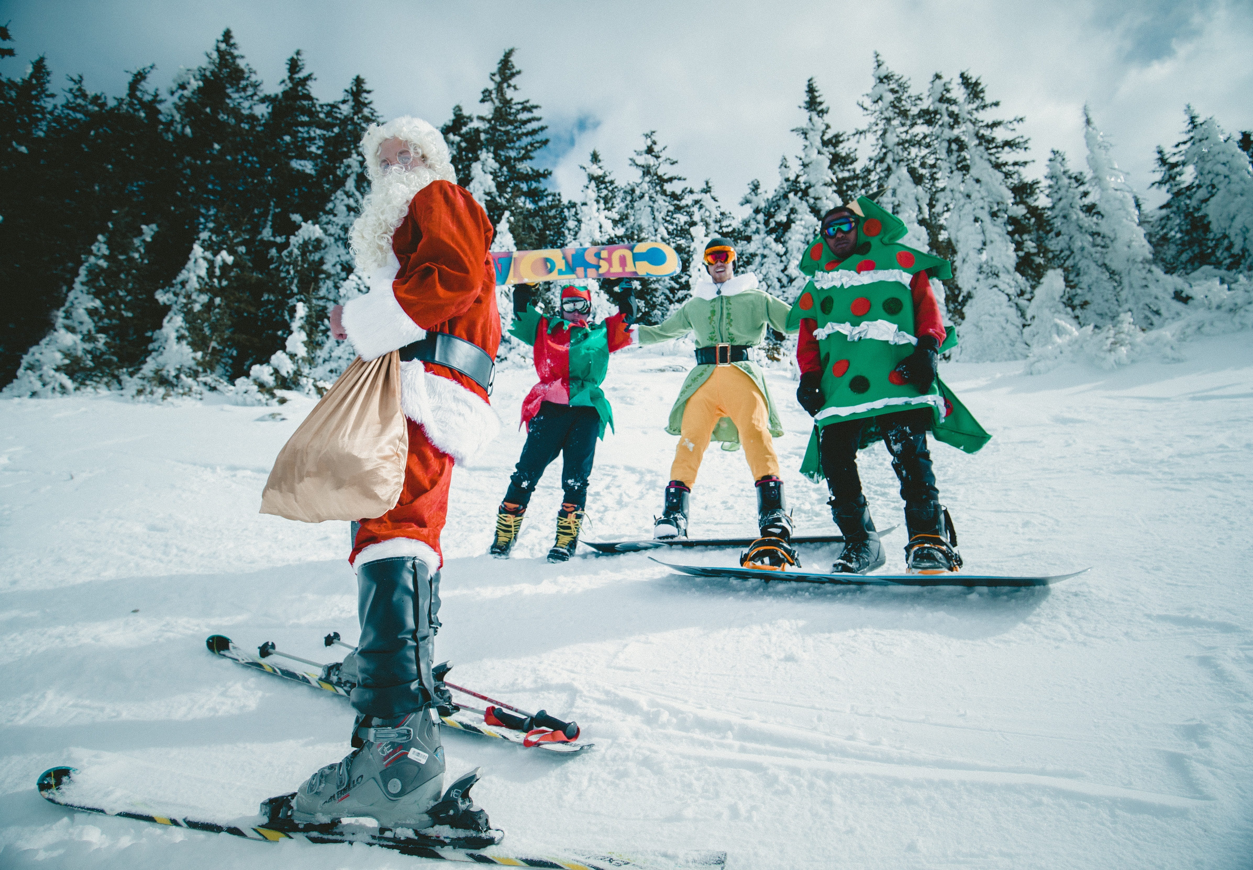 warm clothing, cold temperature, day, vacations, togetherness, costume, christmas, claus, child, weather, tree, trees, cold, men, people, santa, props, HD Wallpaper