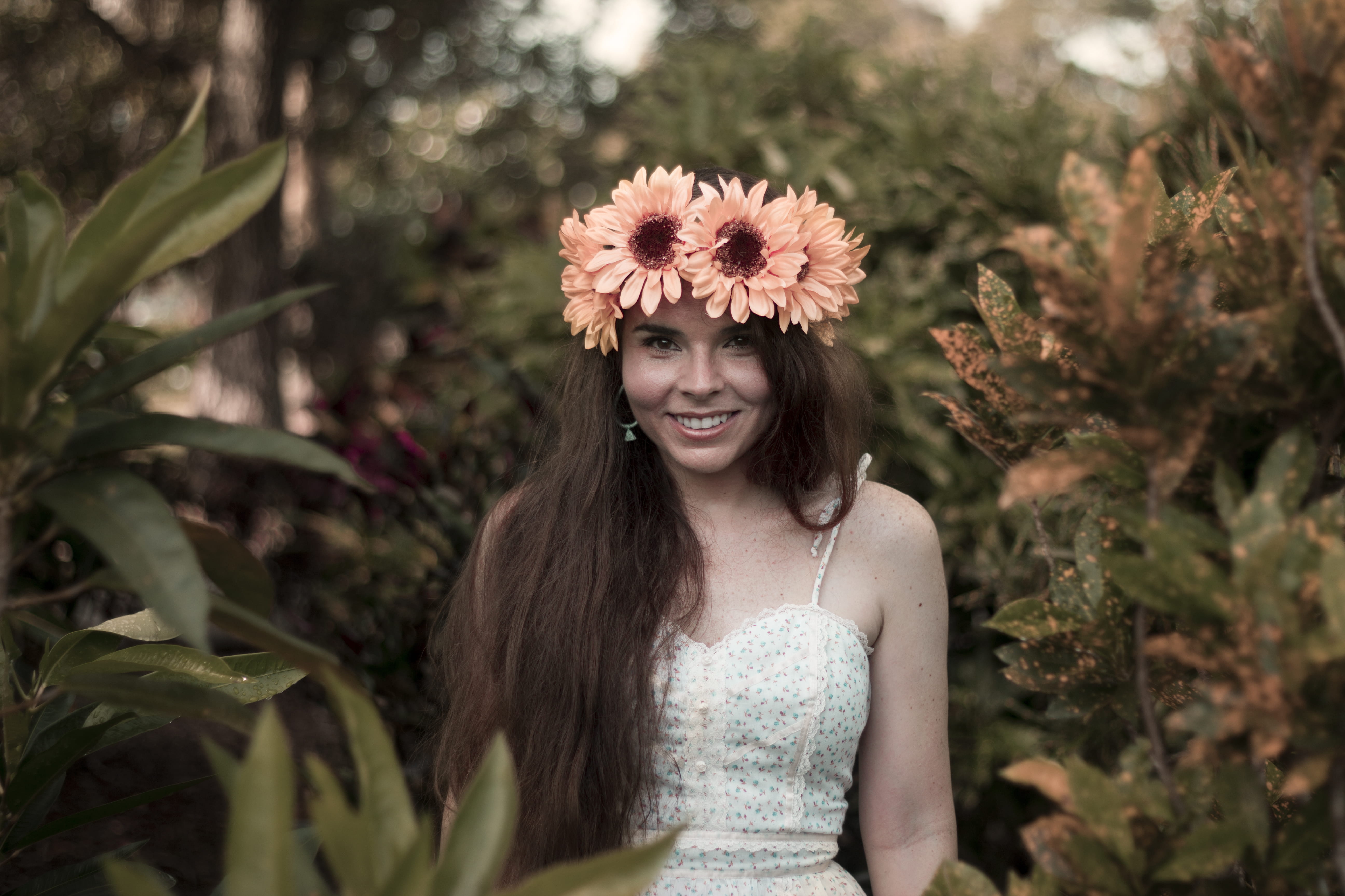 person, 5K, plant, smiling, fashion, tiara, teenager, human, flowering plant, casual clothing, beautiful woman, nature, young women, waist up, lakes park, HD Wallpaper