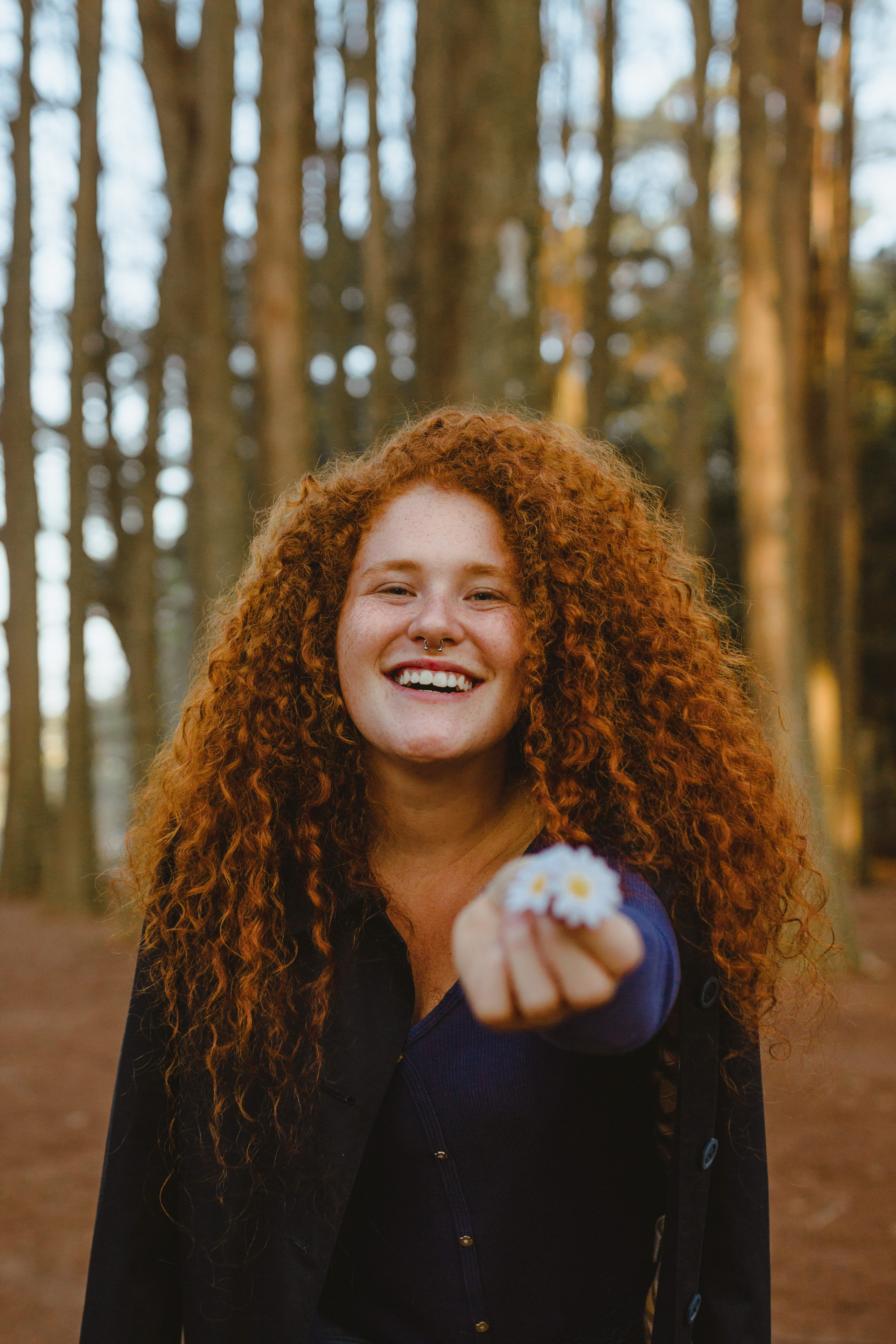 front view, one person, white, young adult, daisies, adult, 5K, long hair, hairstyle, holding, facial expression, portrait, laughing, daisy, pretty, women, Phone HD Wallpaper