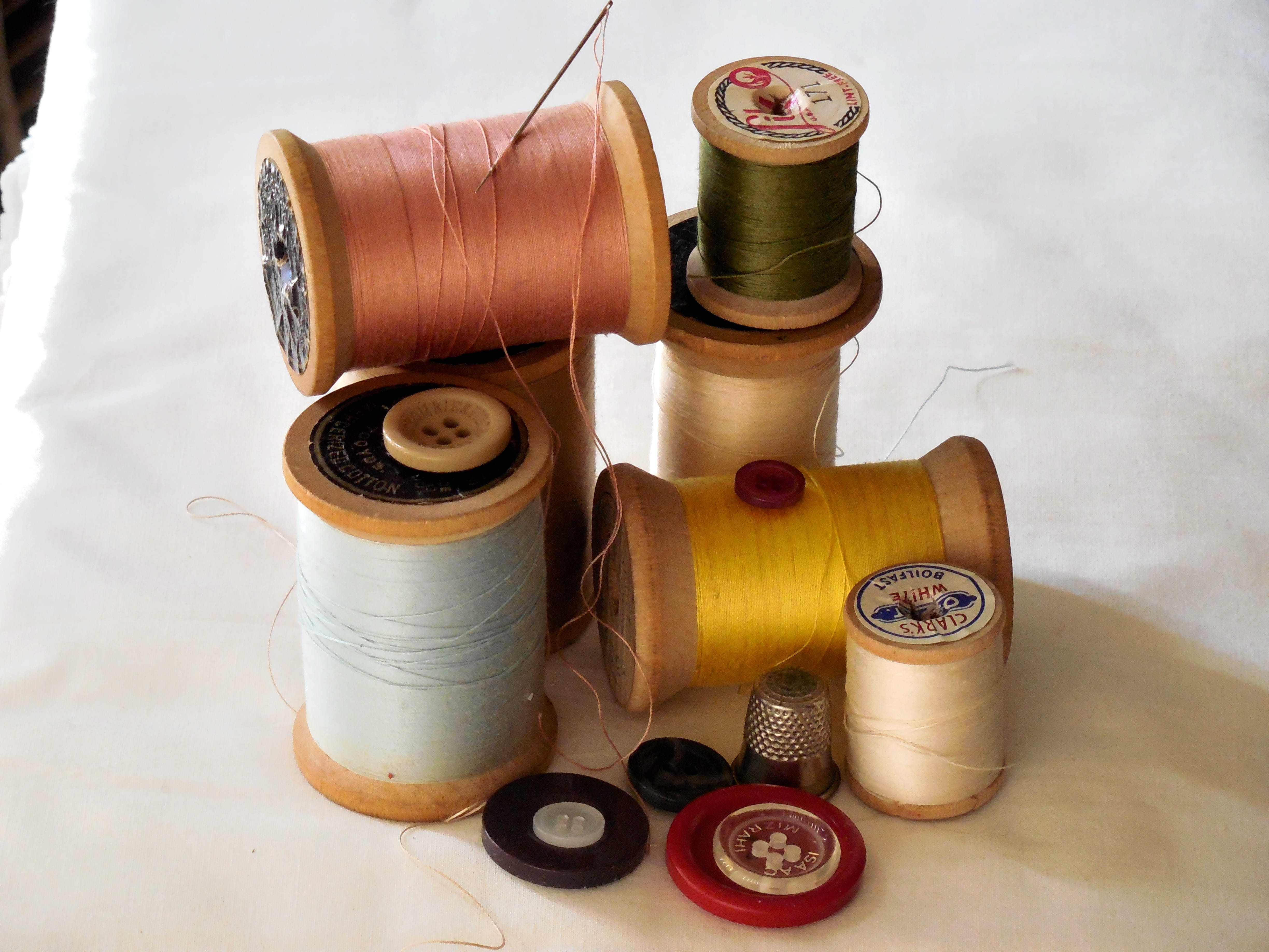 large group of objects, button, stitch, spool, tailor, art and craft, thimble, container, group of objects, fabric, choice, treads, handmade, homemade, HD Wallpaper