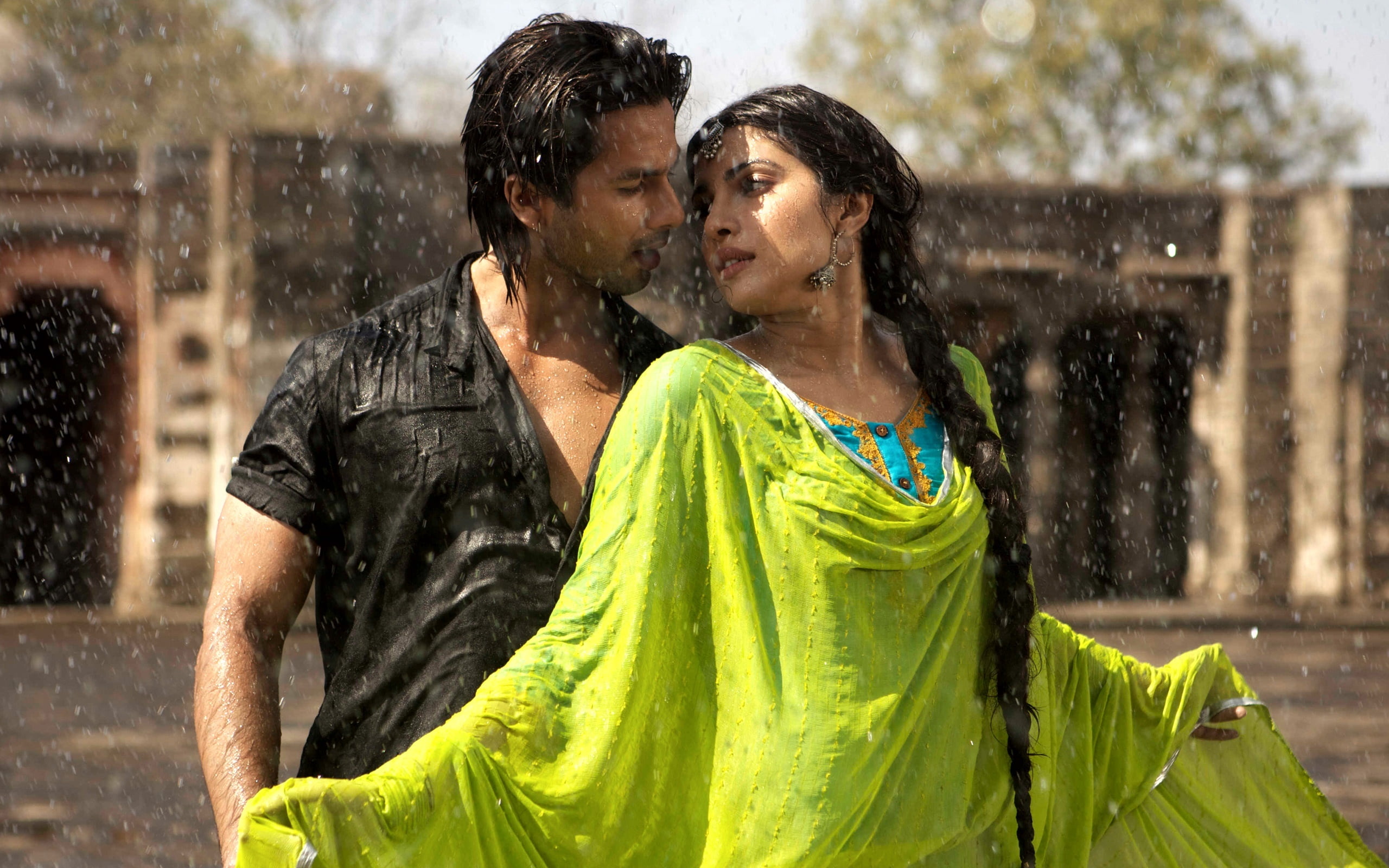 green, togetherness, rain, emotion, adult, top, kahani, s, positive emotion, clothing, Movies, couple - relationship, front view, day, bollywood, meri, HD Wallpaper