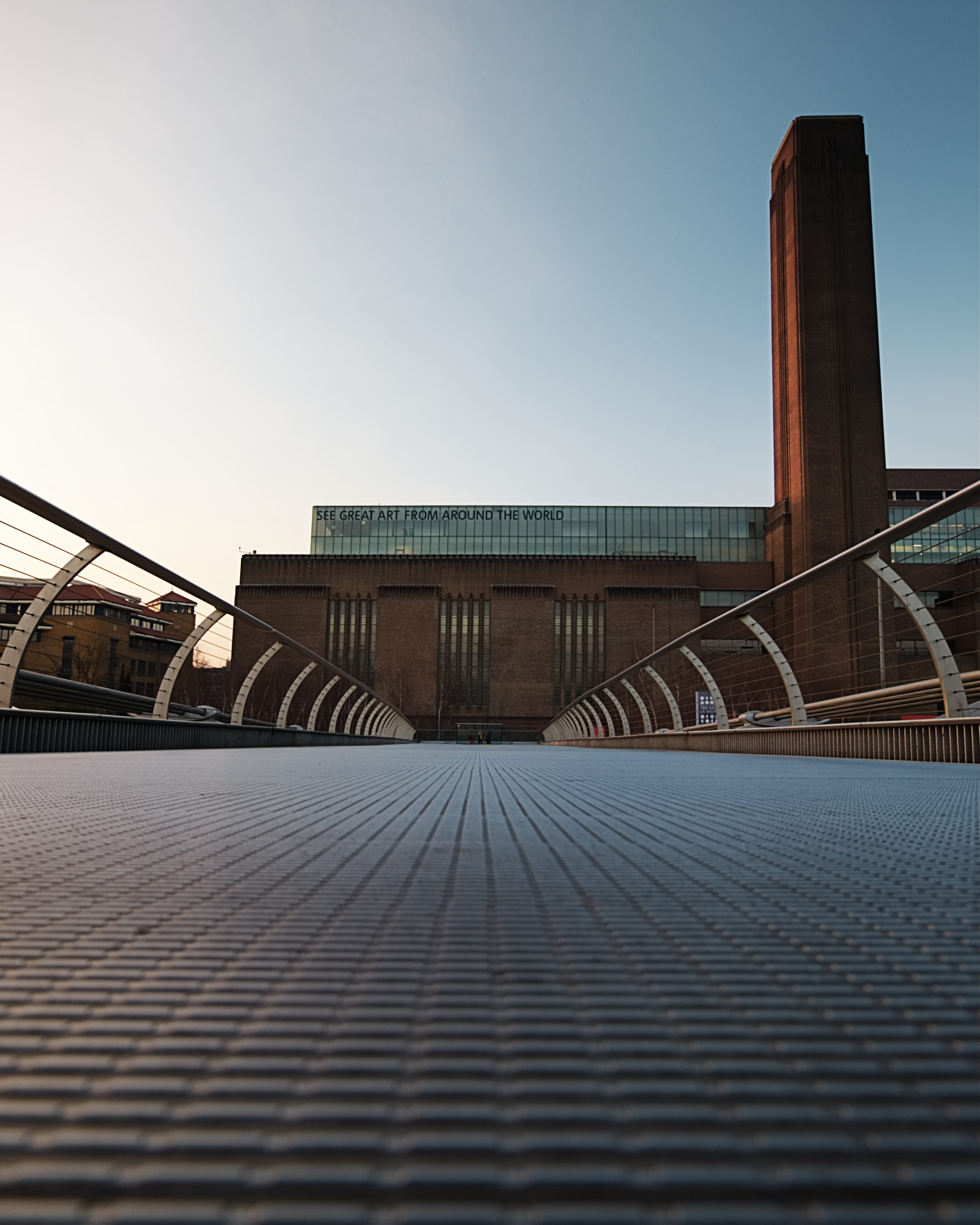 street, tower, united kingdom, low angle view, architecture, millenium bridge, built structure, outdoors, clear sky, railing, bridge, museum, building exterior, Phone HD Wallpaper