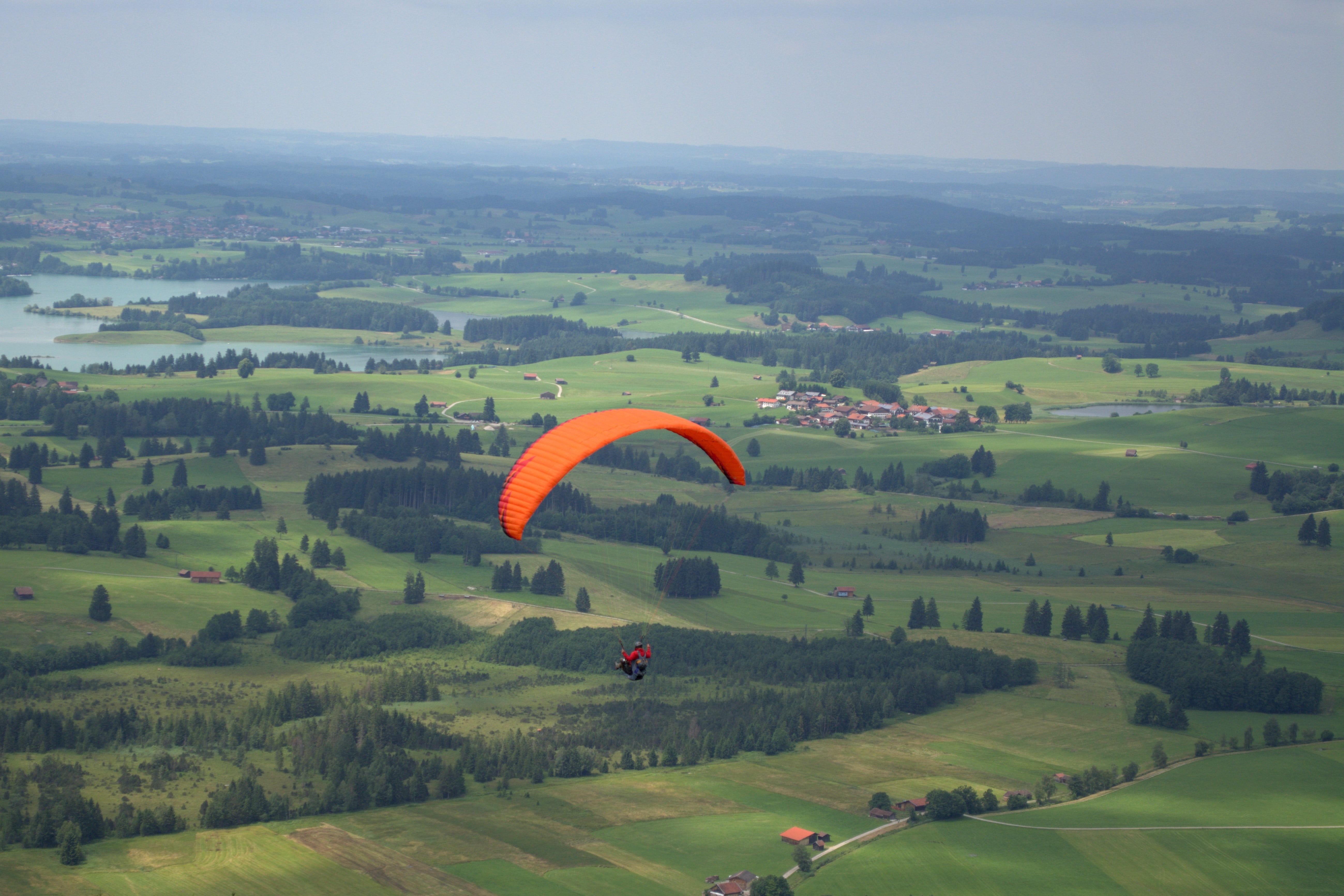 5K, paragliding, sky, sport, blue, scenics - nature, green color, sliding screen crack, means of transport, plant, glide, transportation, nature, beauty in nature, HD Wallpaper