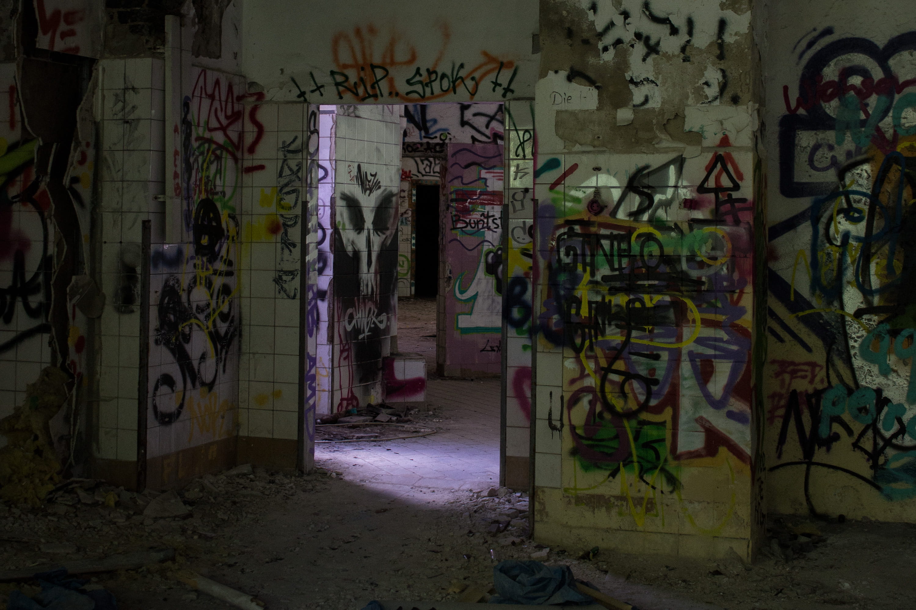 wall - building feature, old, run-down, damaged, dirt, architecture, bad condition, berlin, creativity, abandoned place, building, outdoors, no people, HD Wallpaper