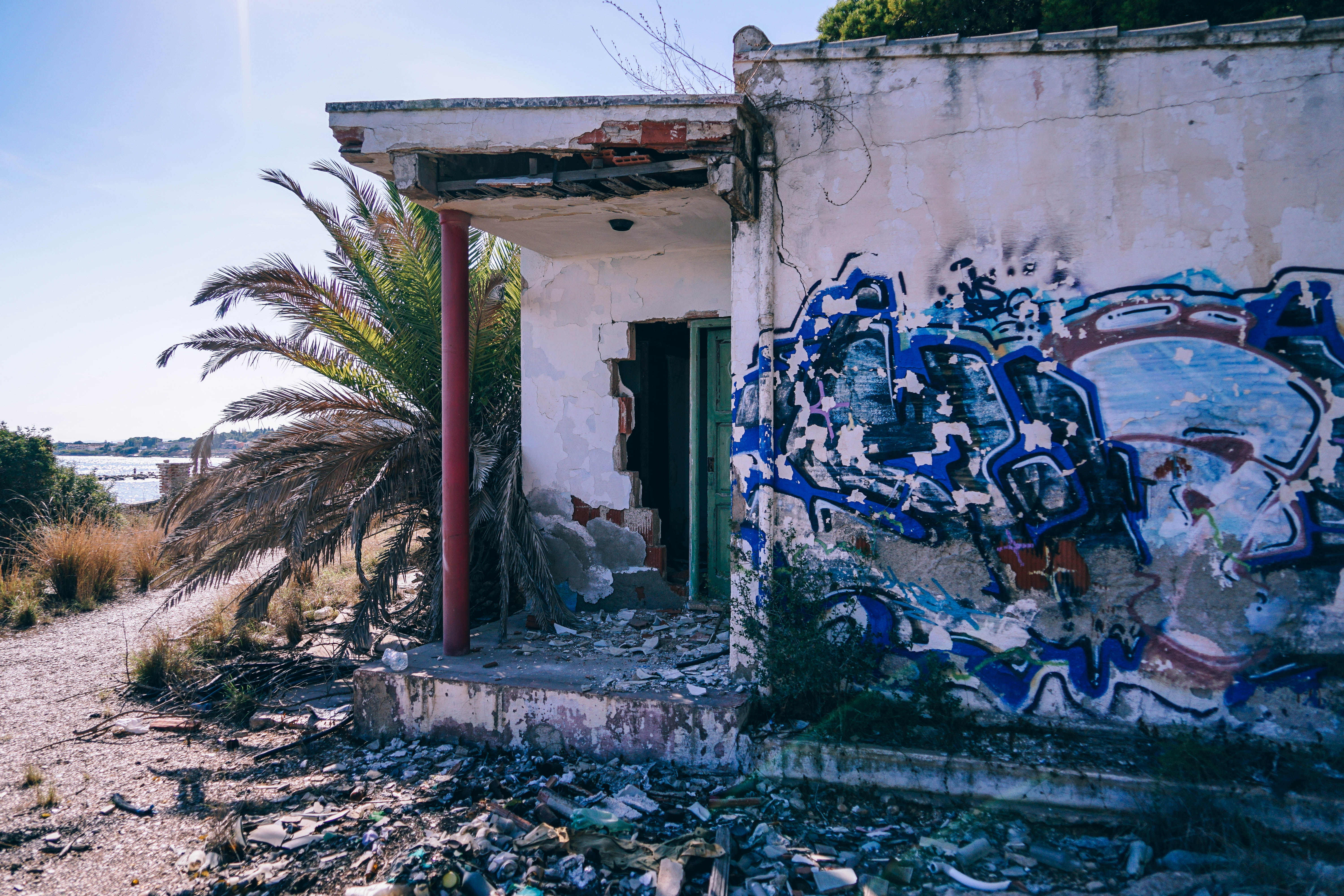 abandoned, nature, town, sea, outdoors, run-down, building exterior, old, tree, travel, summer, built structure, ruined, coast, empty, art, tropical, india, HD Wallpaper