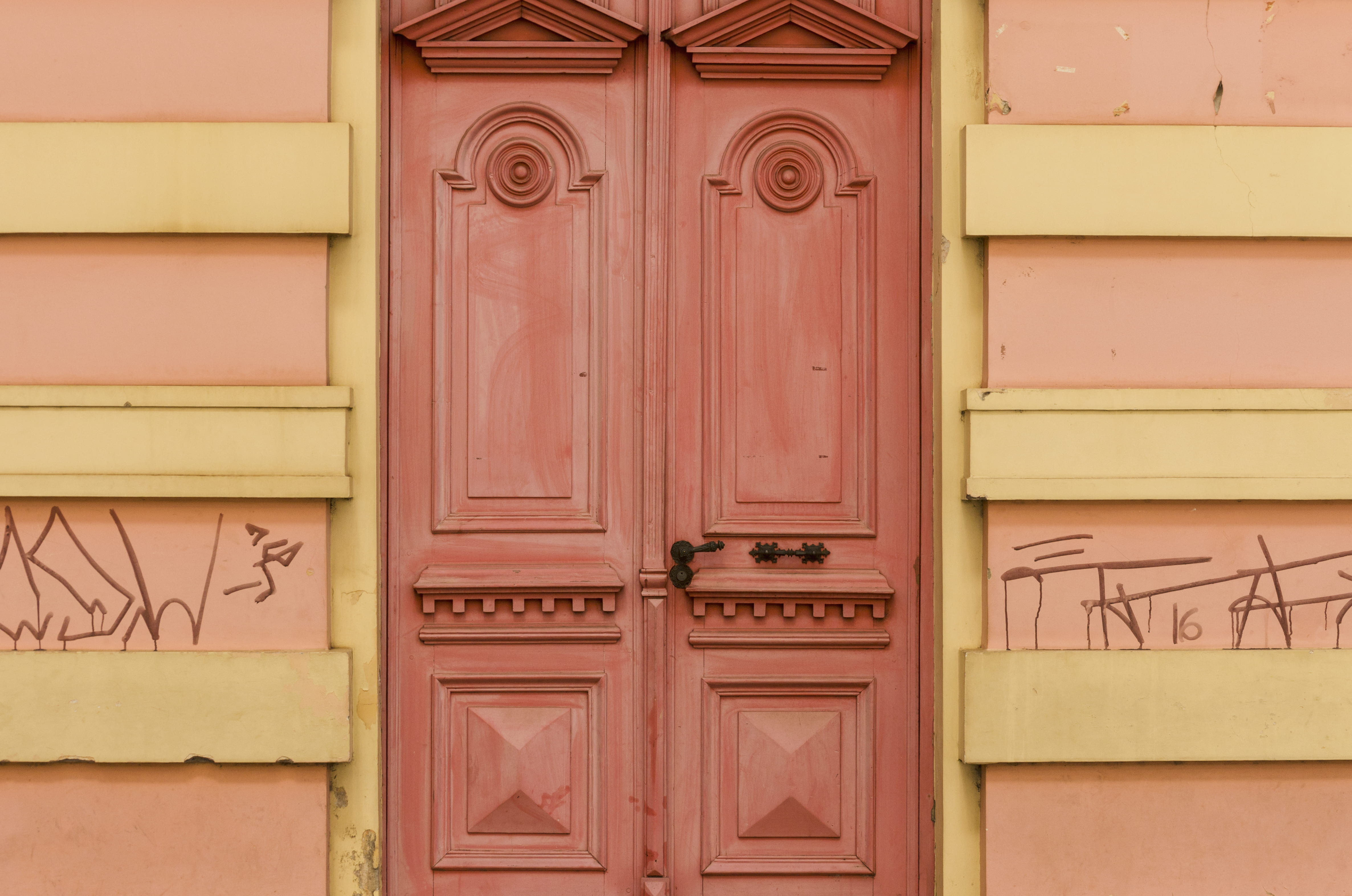 building exterior, outdoors, no people, waiting, wall, closed, knob, photo, exterior, wall - building feature, brown, full frame, backgrounds, wood - material, HD Wallpaper